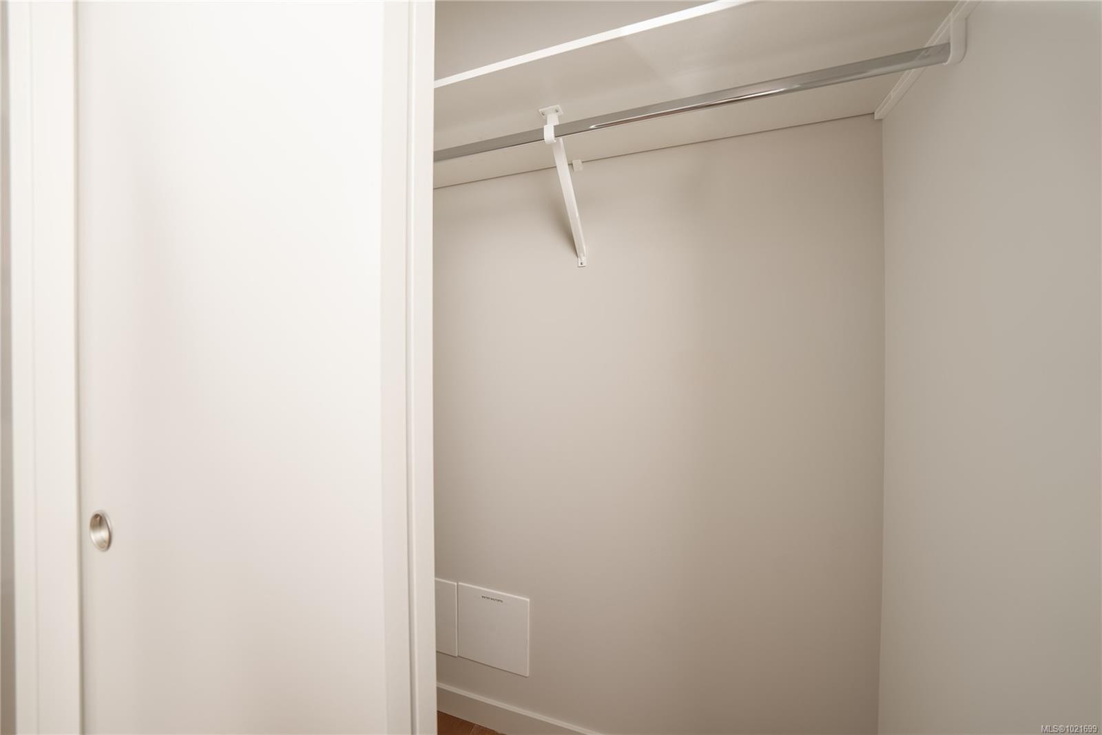 203-629 Speed Ave, Victoria, BC - Indoor Photo Showing Other Room