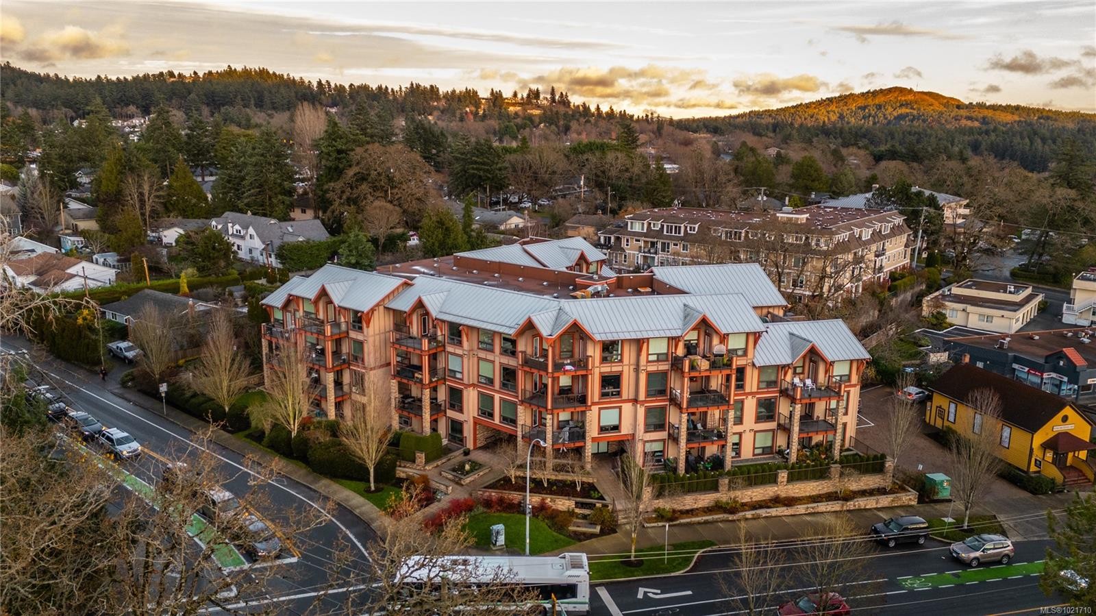 103-4529 West Saanich Rd, Saanich, BC - Outdoor With View