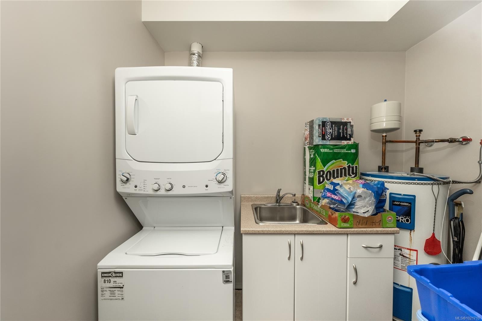 103-4529 West Saanich Rd, Saanich, BC - Indoor Photo Showing Laundry Room