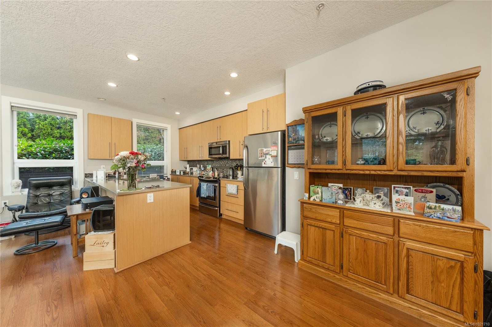 103-4529 West Saanich Rd, Saanich, BC - Indoor Photo Showing Kitchen