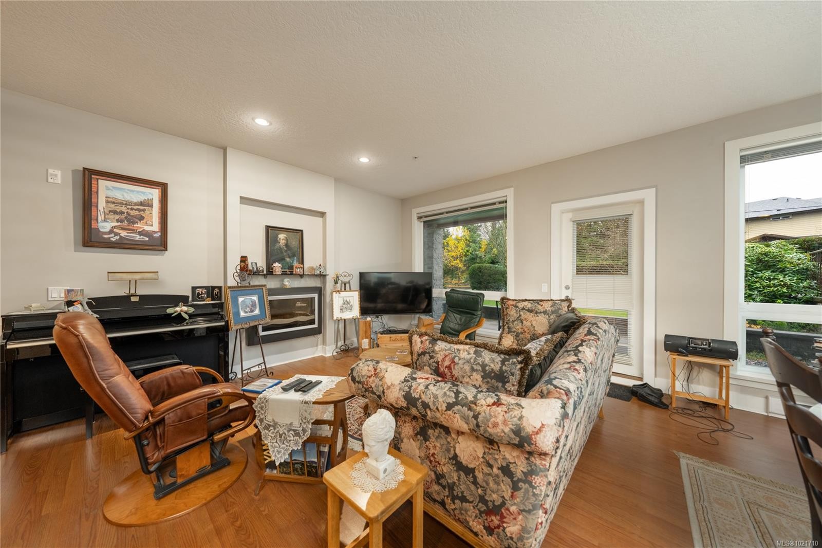 103-4529 West Saanich Rd, Saanich, BC - Indoor Photo Showing Living Room With Fireplace