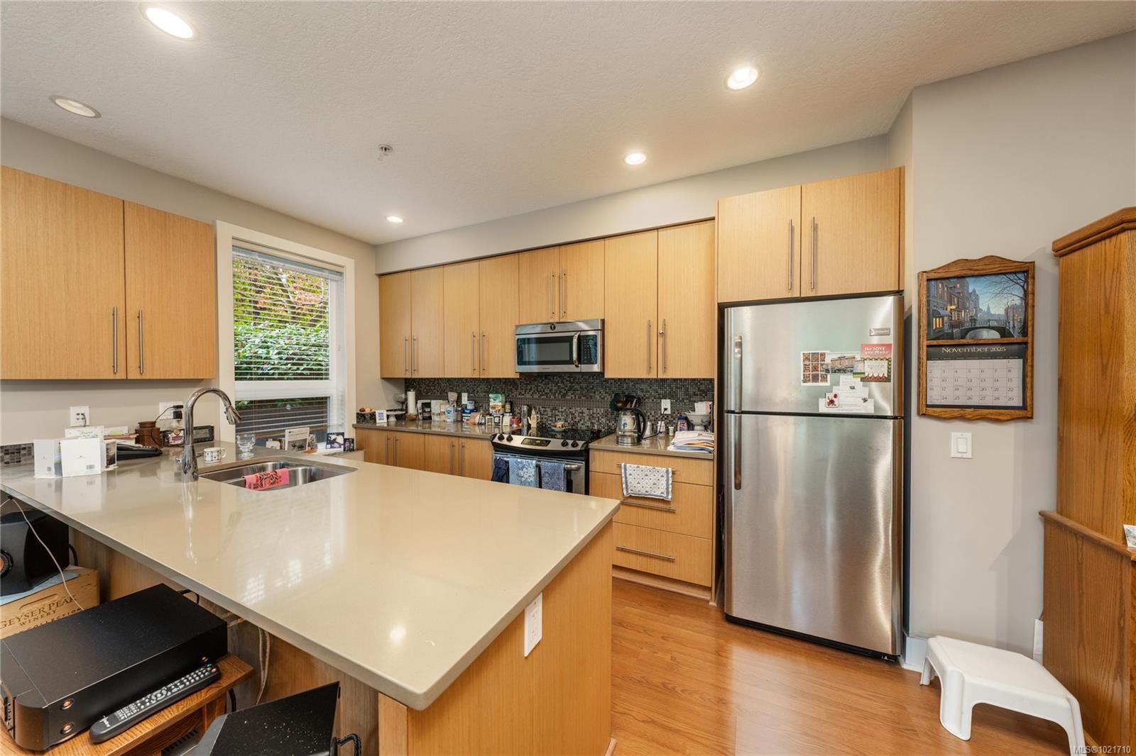 103-4529 West Saanich Rd, Saanich, BC - Indoor Photo Showing Kitchen With Double Sink