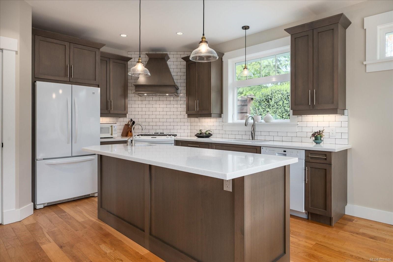 672 Lowry'S Rd, Parksville, BC