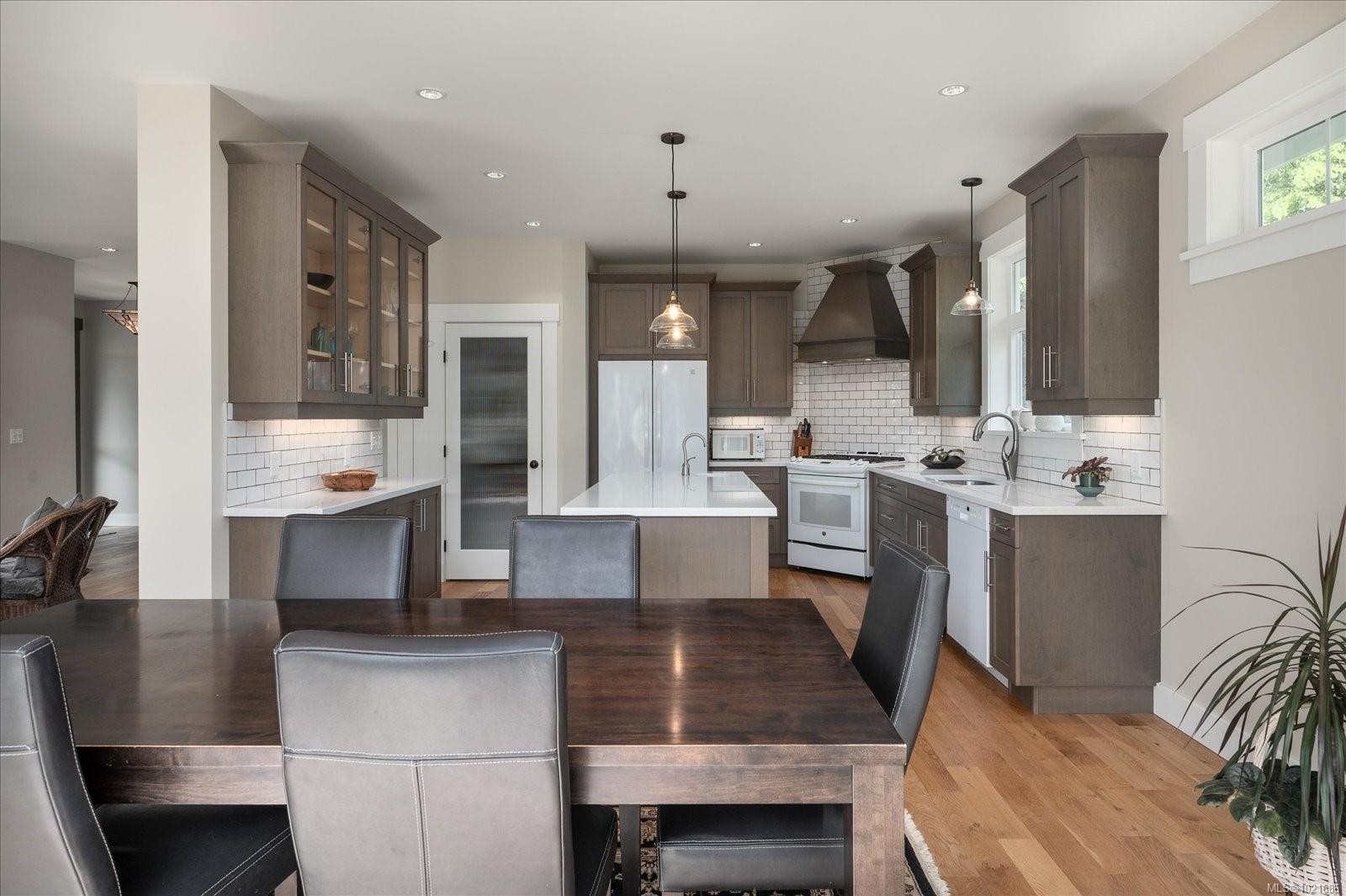 672 Lowry'S Rd, Parksville, BC