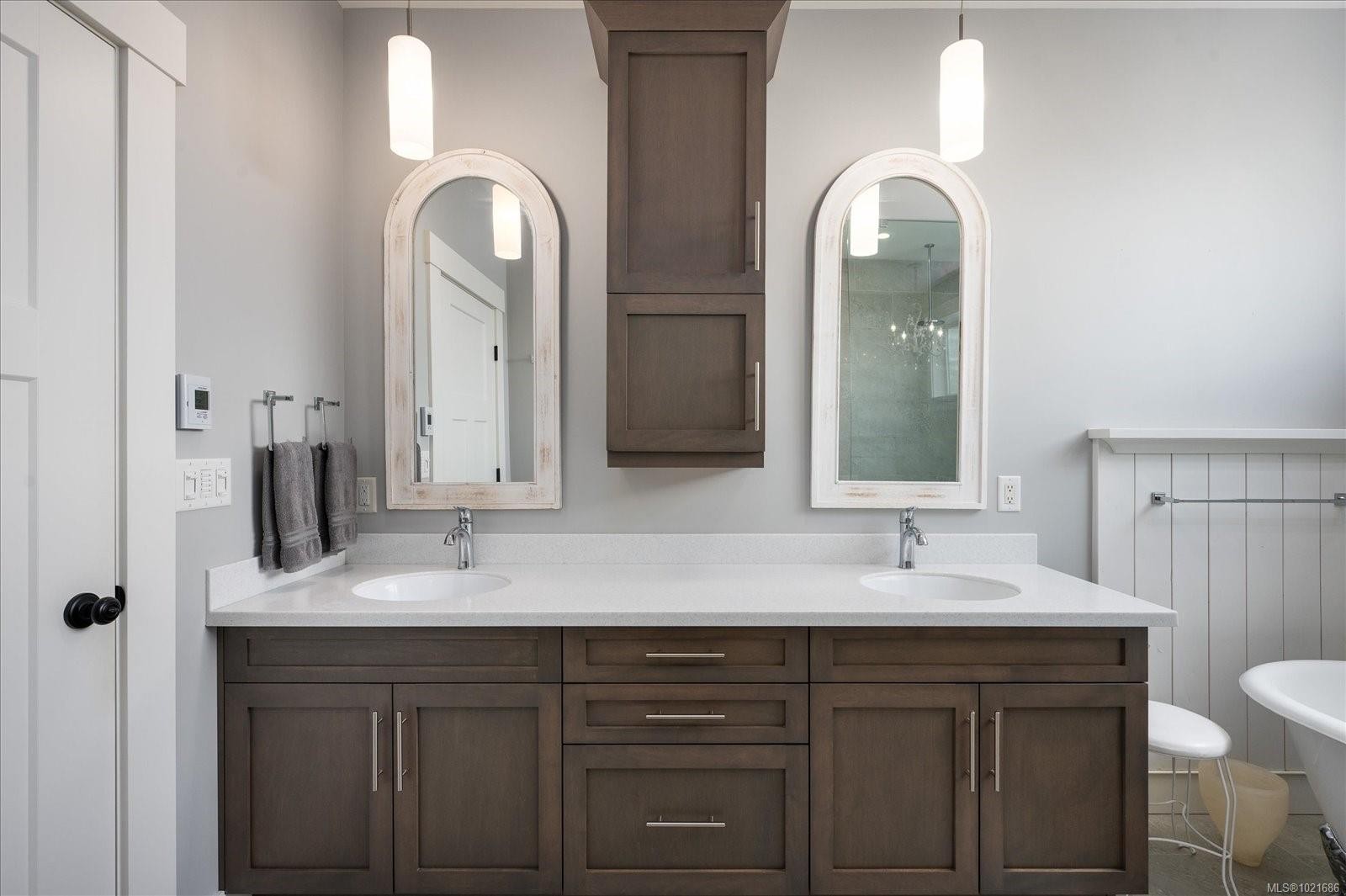 672 Lowry'S Rd, Parksville, BC