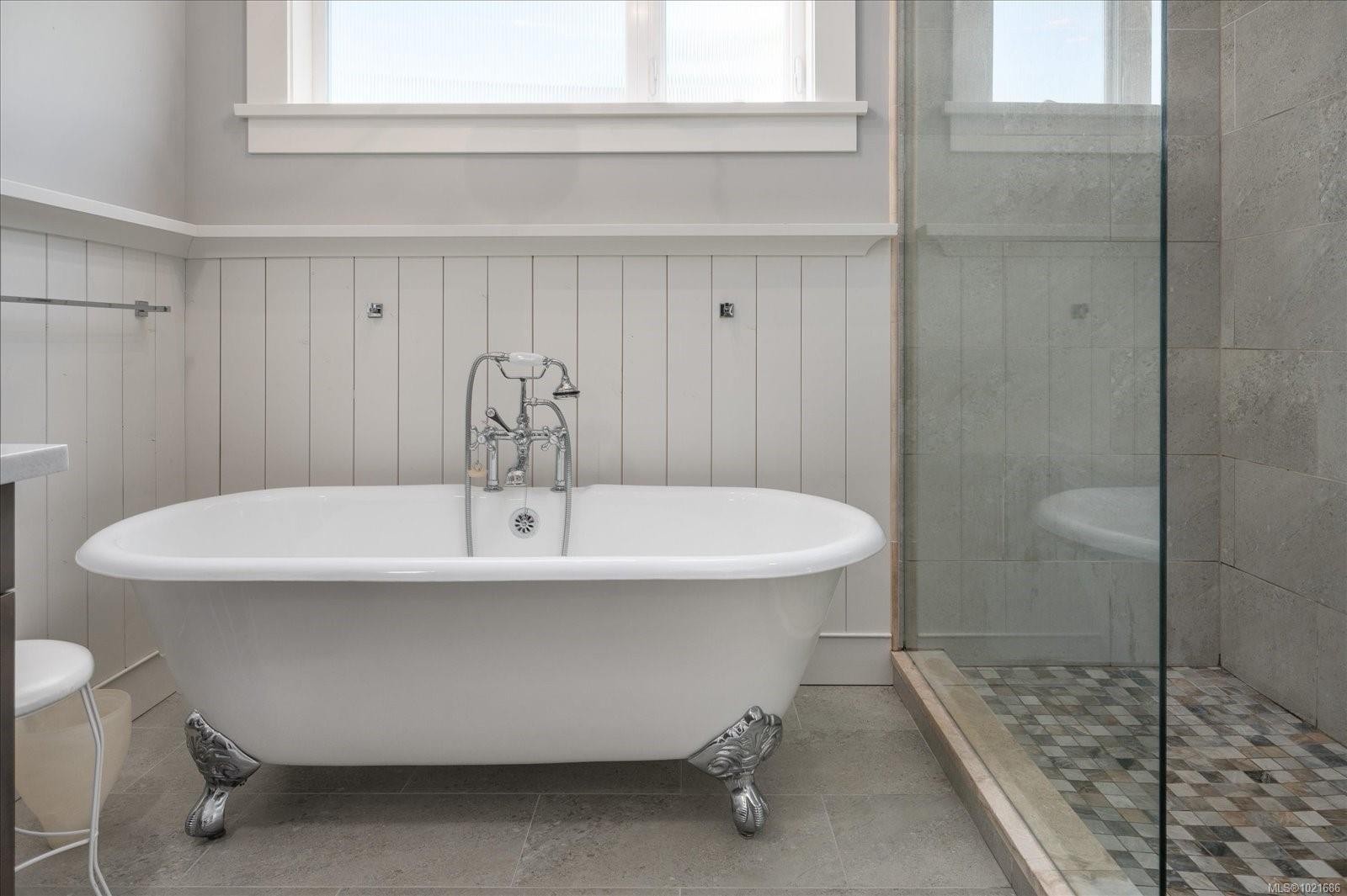 672 Lowry'S Rd, Parksville, BC