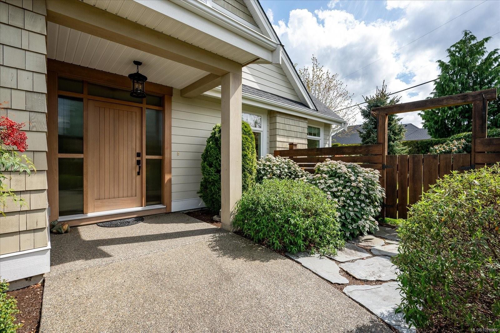 672 Lowry'S Rd, Parksville, BC