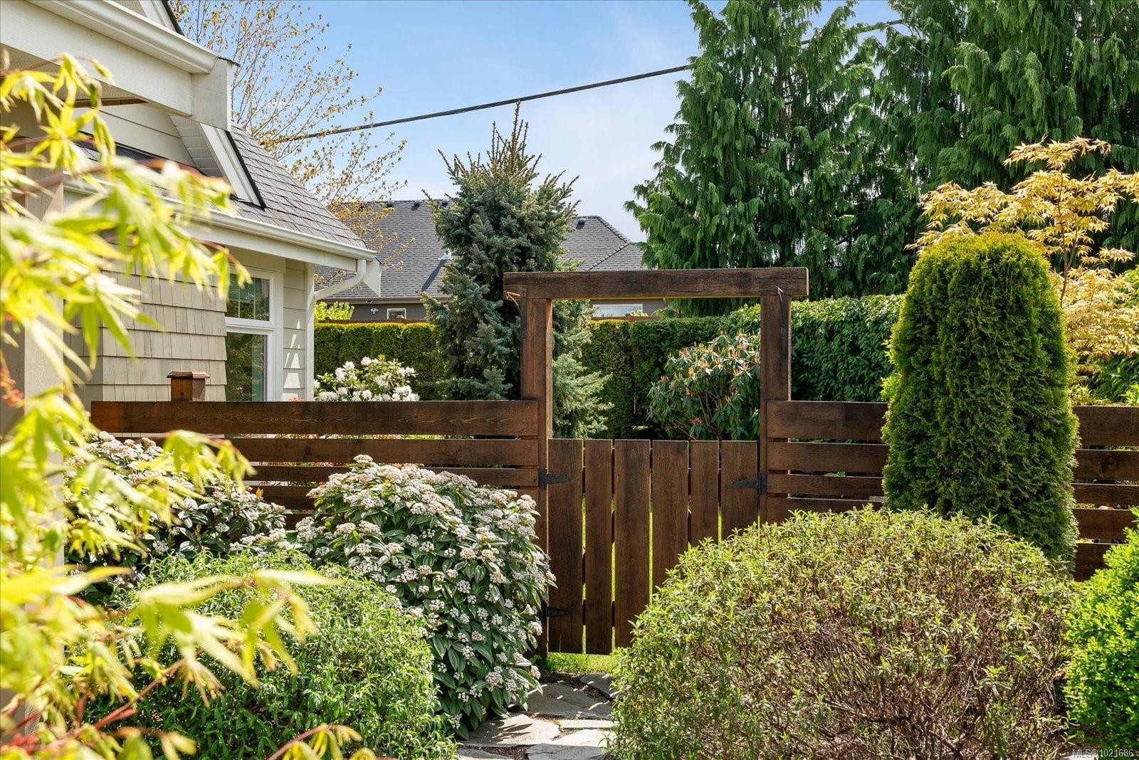 672 Lowry'S Rd, Parksville, BC