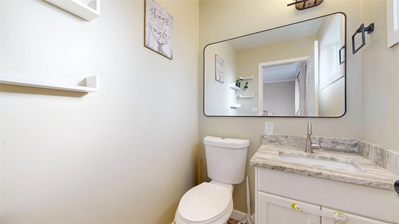 203 8Th Street, Cranbrook, BC - Indoor Photo Showing Bathroom