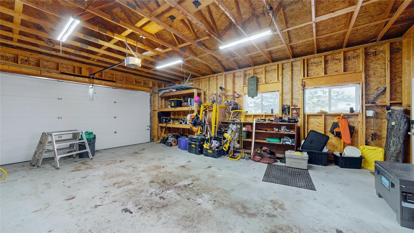 203 8Th Street, Cranbrook, BC - Indoor Photo Showing Garage