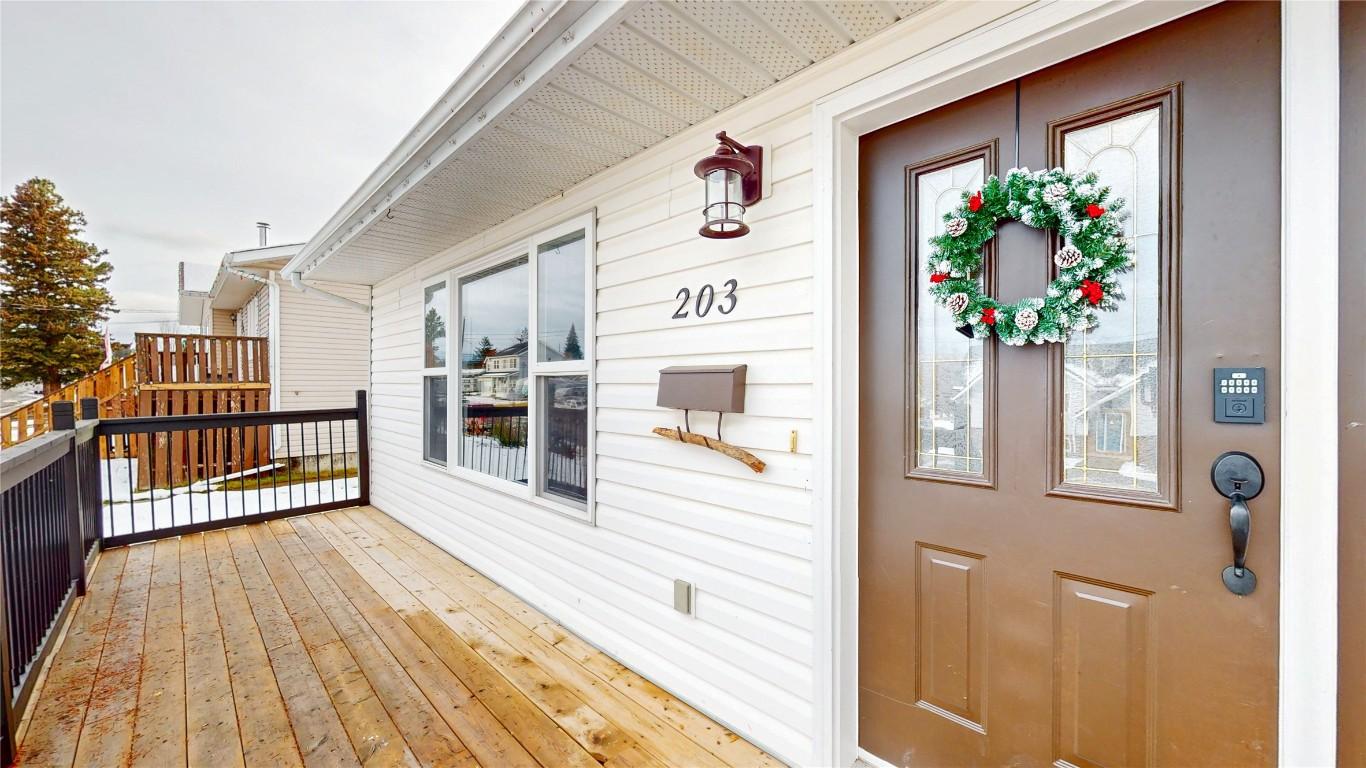 203 8Th Street, Cranbrook, BC - Outdoor With Exterior