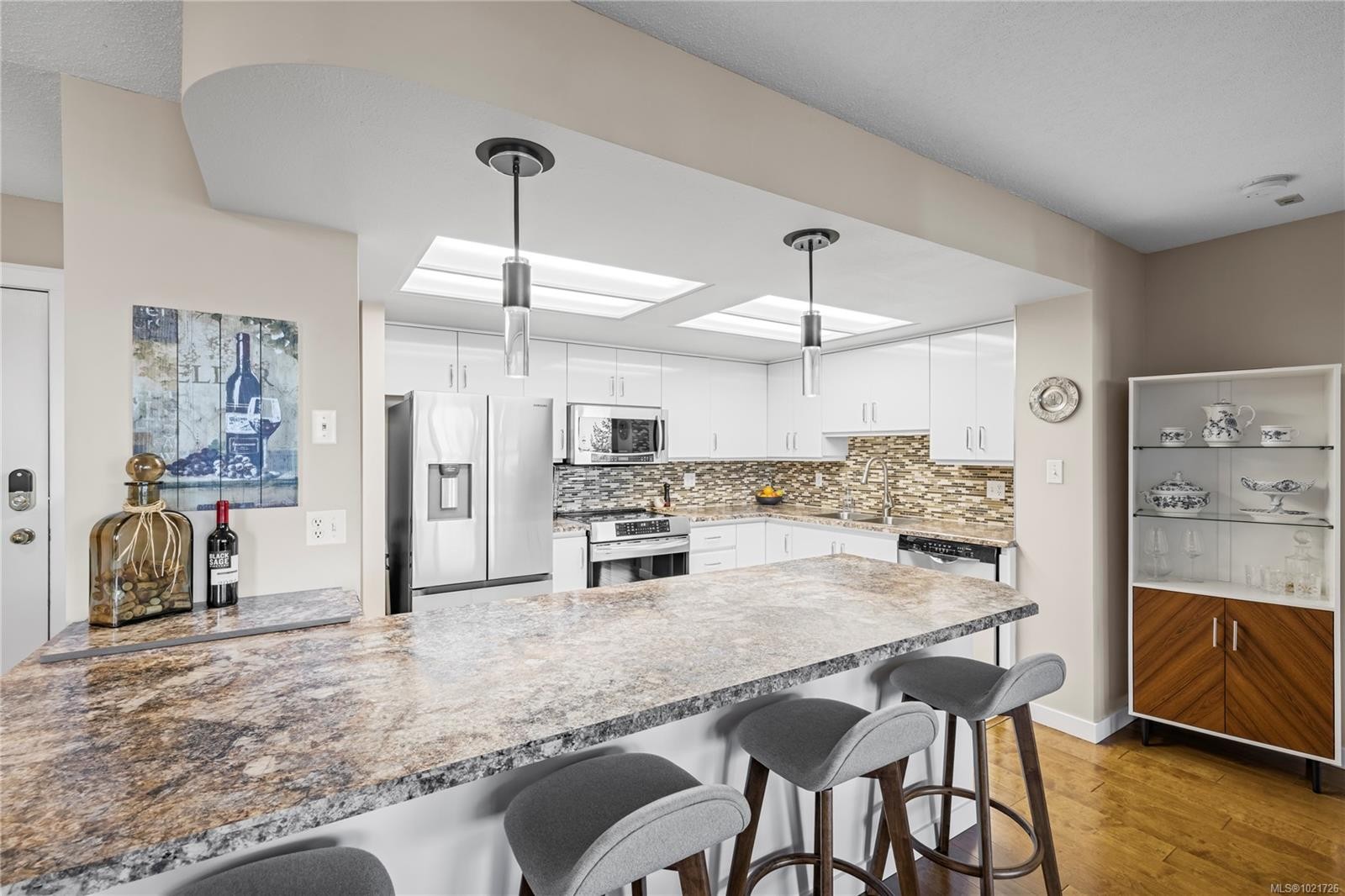 206-158 Promenade Dr, Nanaimo, BC - Indoor Photo Showing Kitchen With Upgraded Kitchen