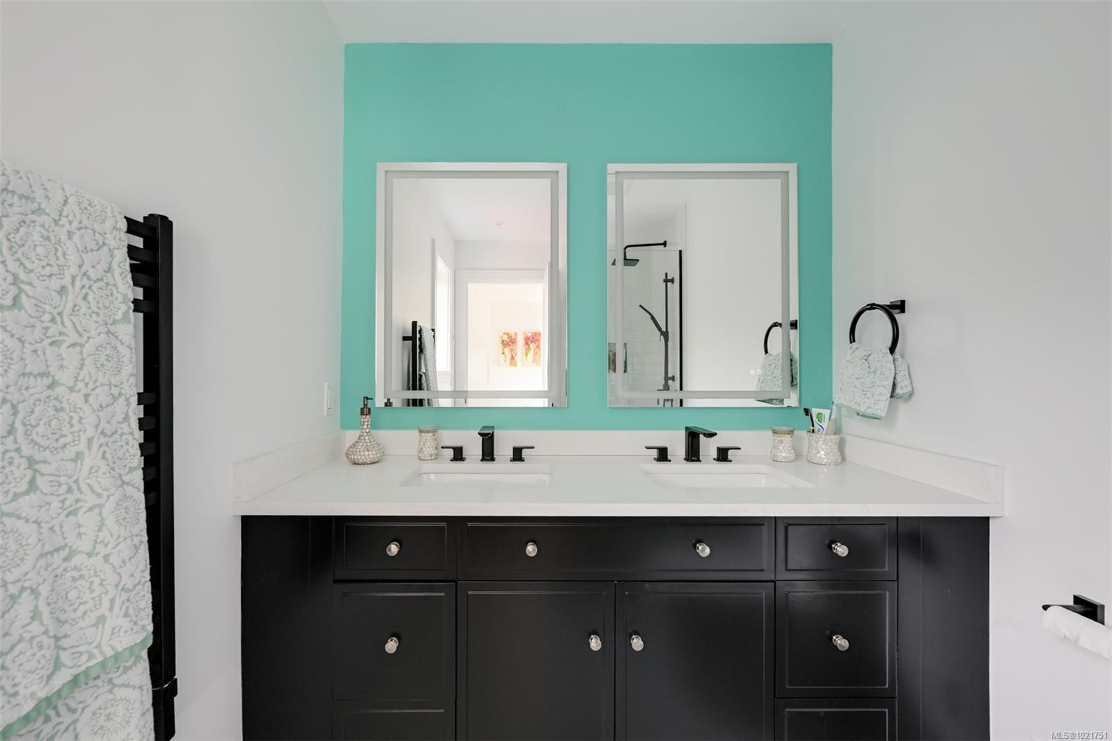 8 Woodville Pl, View Royal, BC