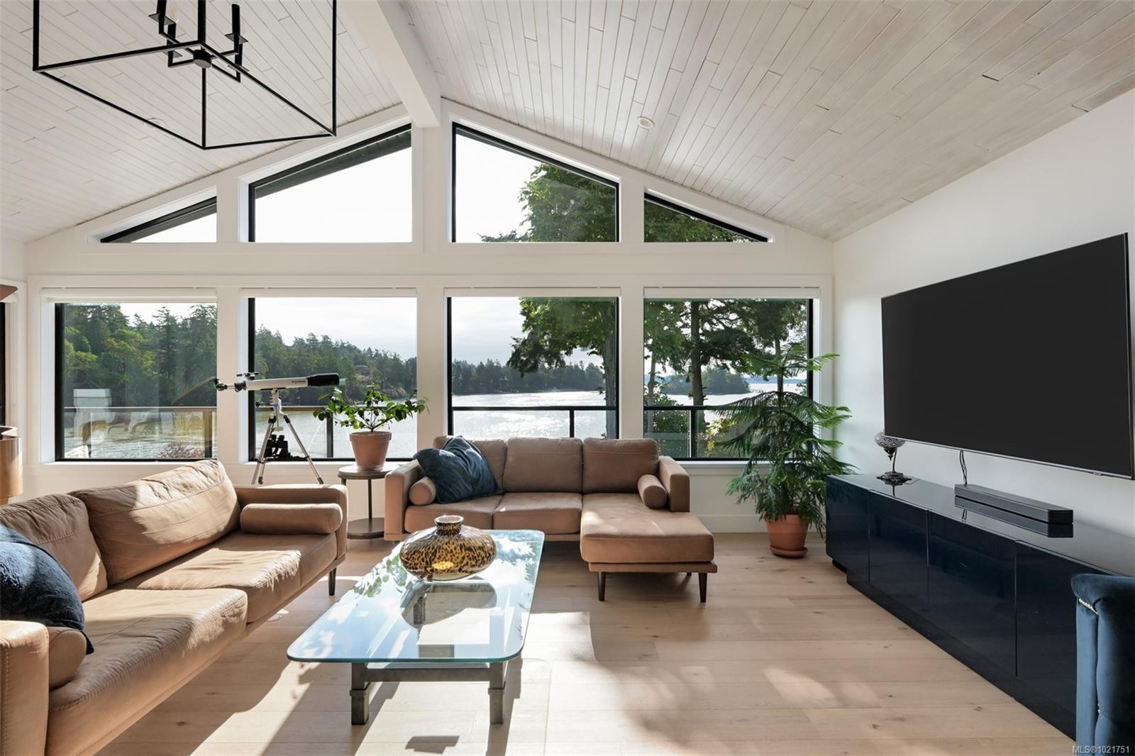 8 Woodville Pl, View Royal, BC