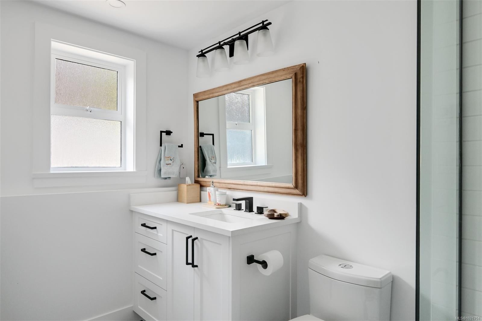 8 Woodville Pl, View Royal, BC