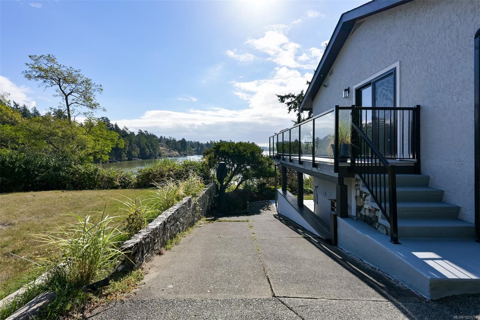 8 Woodville Pl, View Royal, BC