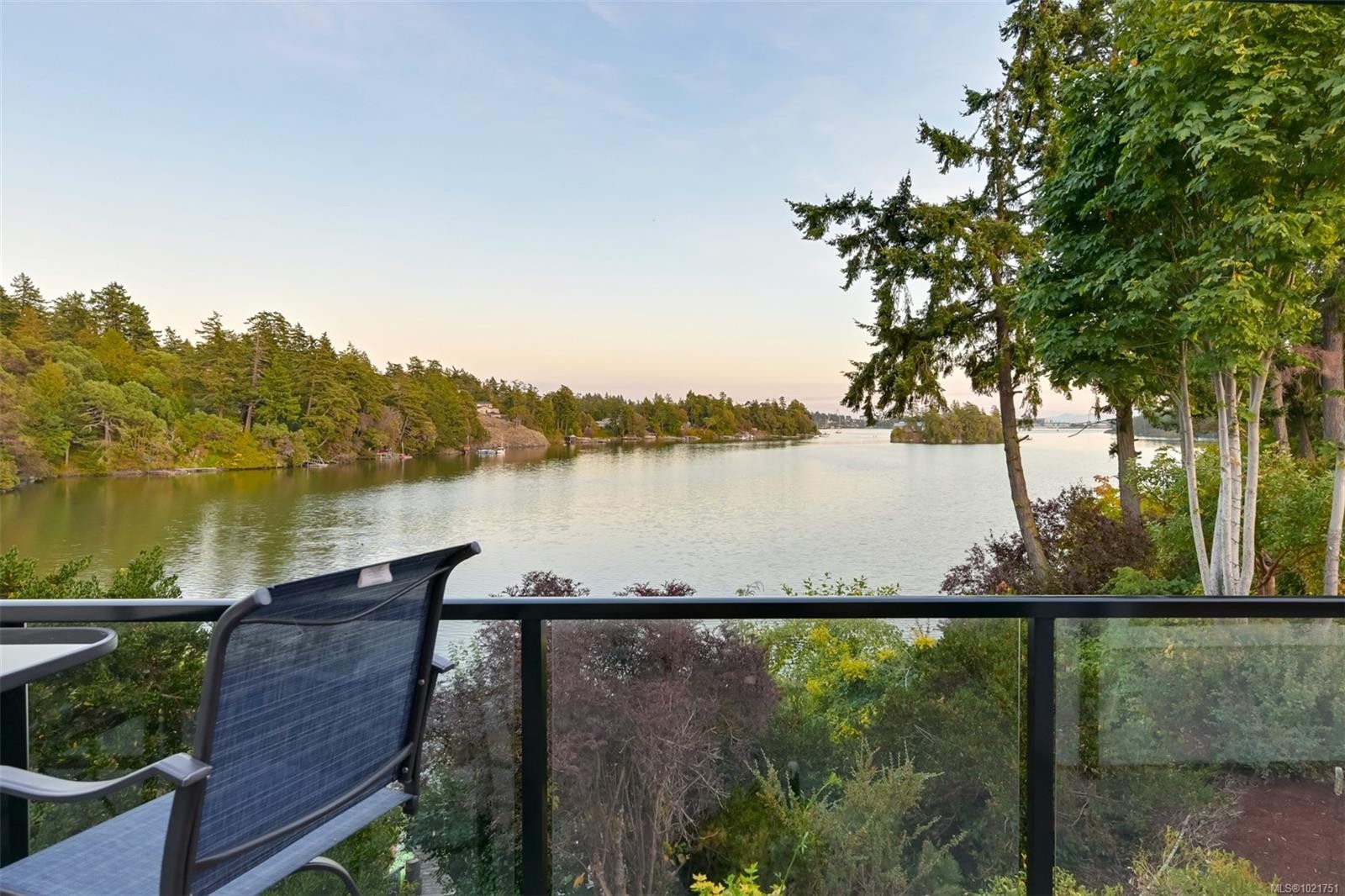 8 Woodville Pl, View Royal, BC