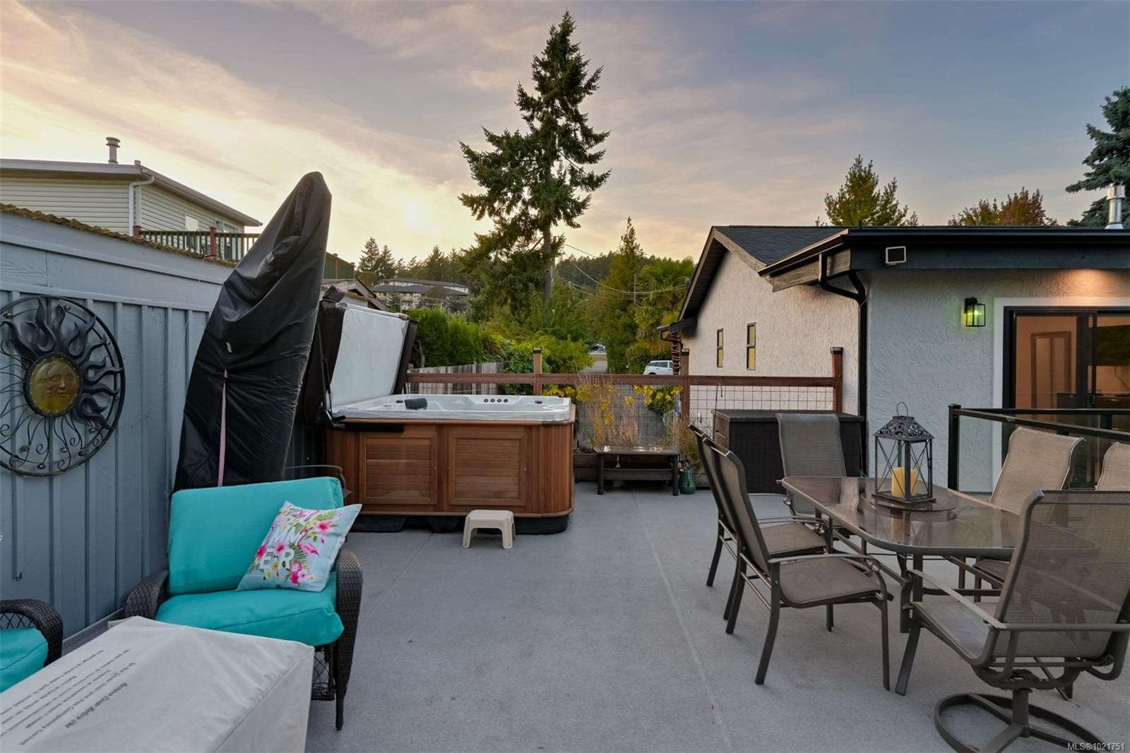 8 Woodville Pl, View Royal, BC