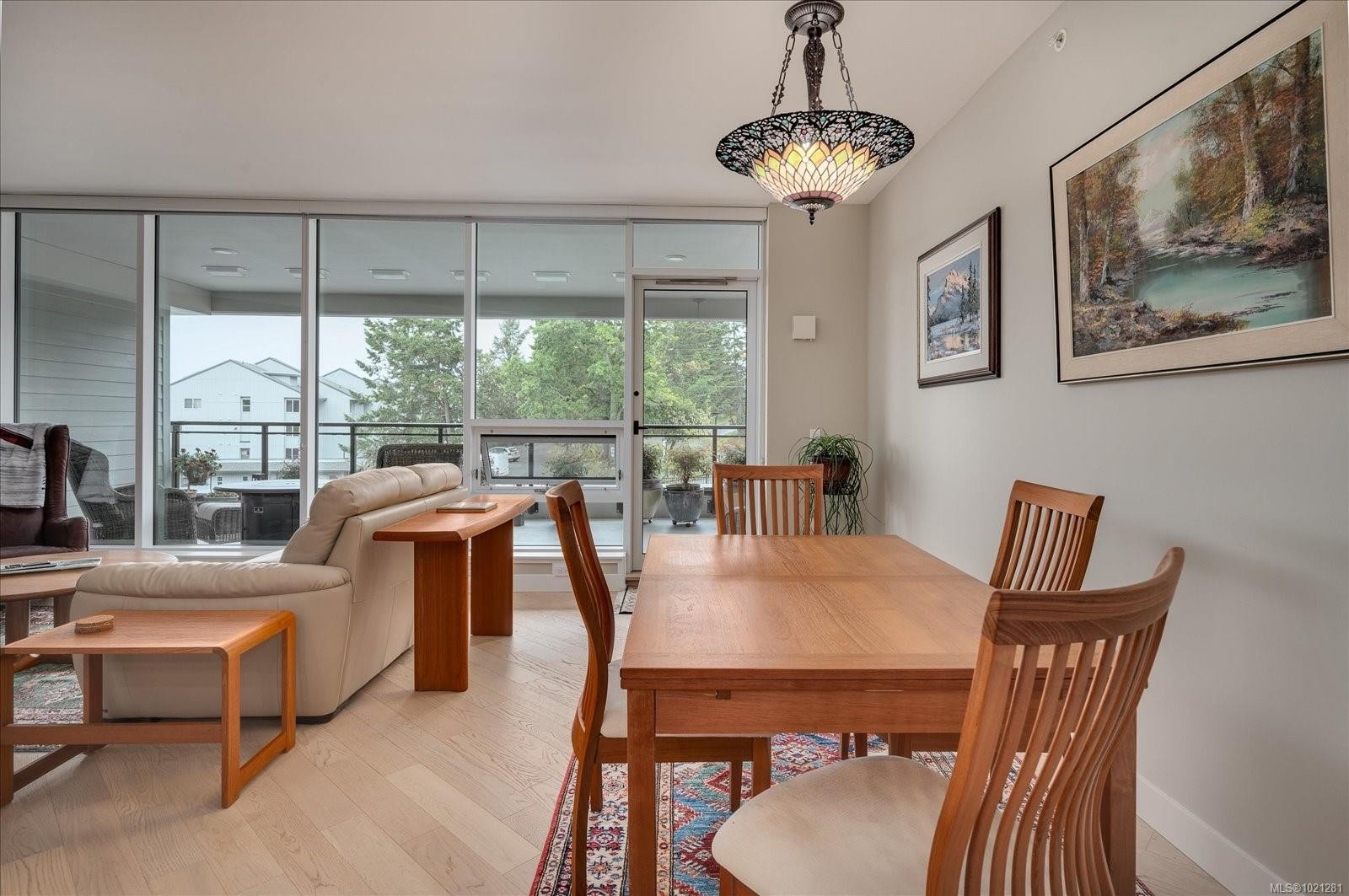 305-3529 Dolphin Dr, Nanoose Bay, BC - Indoor Photo Showing Dining Room
