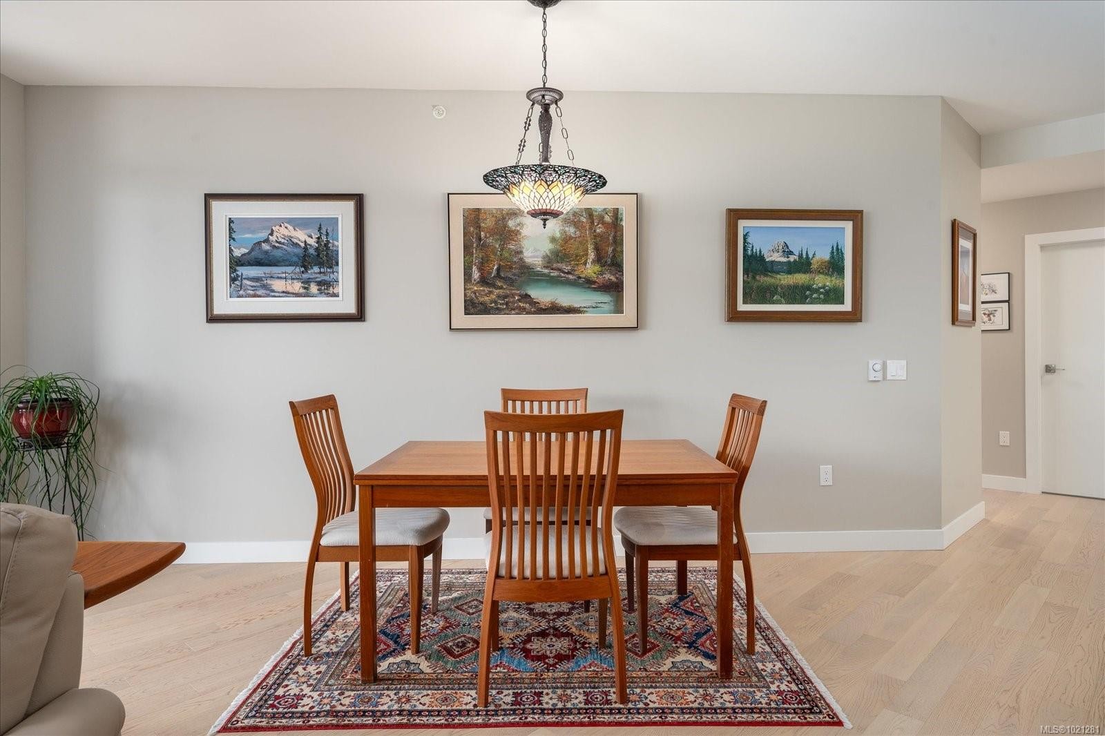 305-3529 Dolphin Dr, Nanoose Bay, BC - Indoor Photo Showing Dining Room