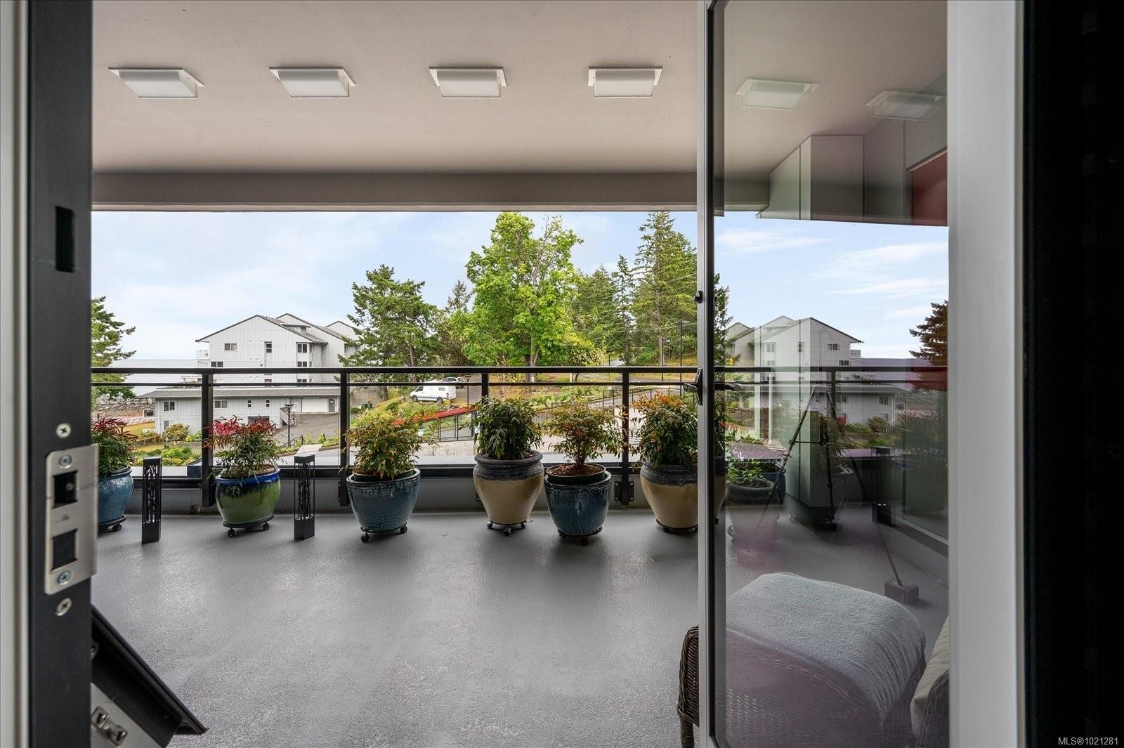 305-3529 Dolphin Dr, Nanoose Bay, BC - Outdoor With Exterior