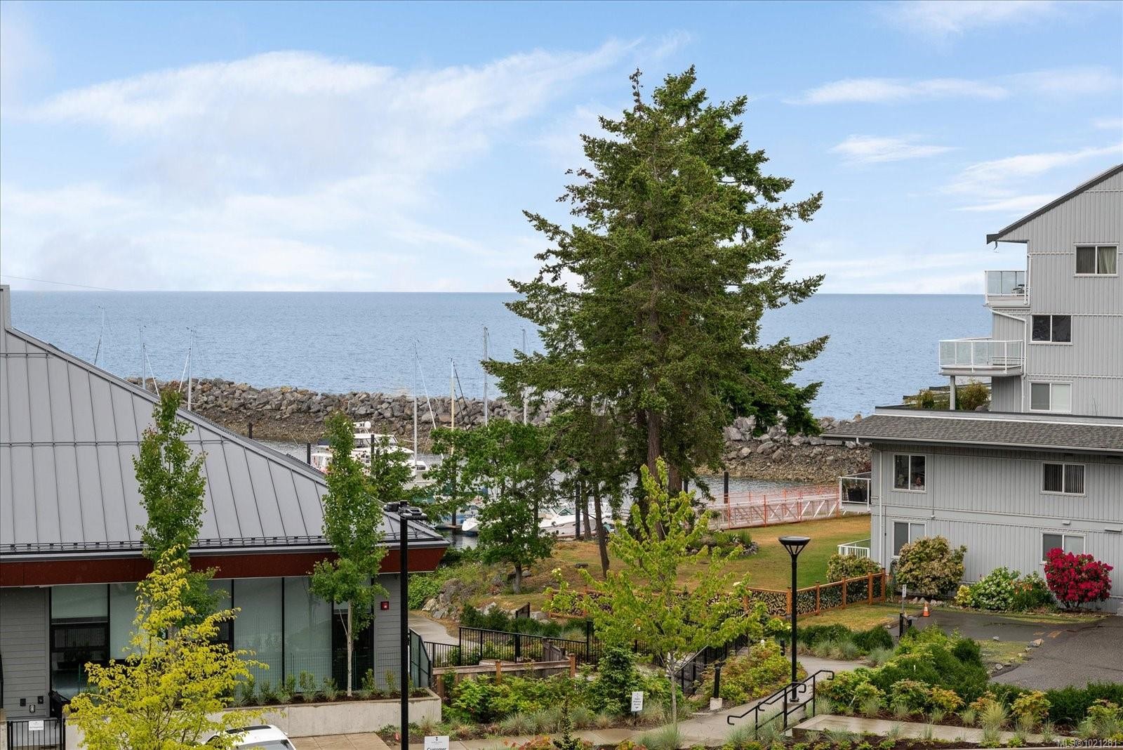 305-3529 Dolphin Dr, Nanoose Bay, BC - Outdoor