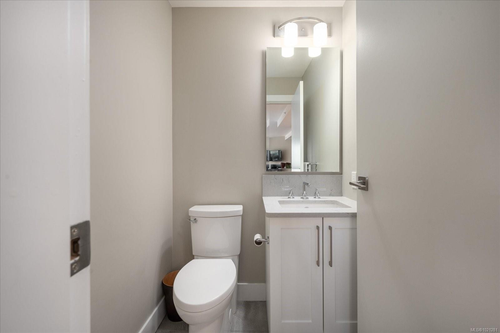 305-3529 Dolphin Dr, Nanoose Bay, BC - Indoor Photo Showing Bathroom