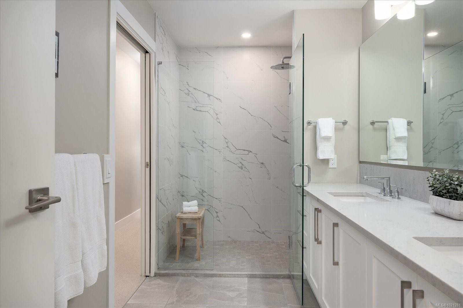 305-3529 Dolphin Dr, Nanoose Bay, BC - Indoor Photo Showing Bathroom