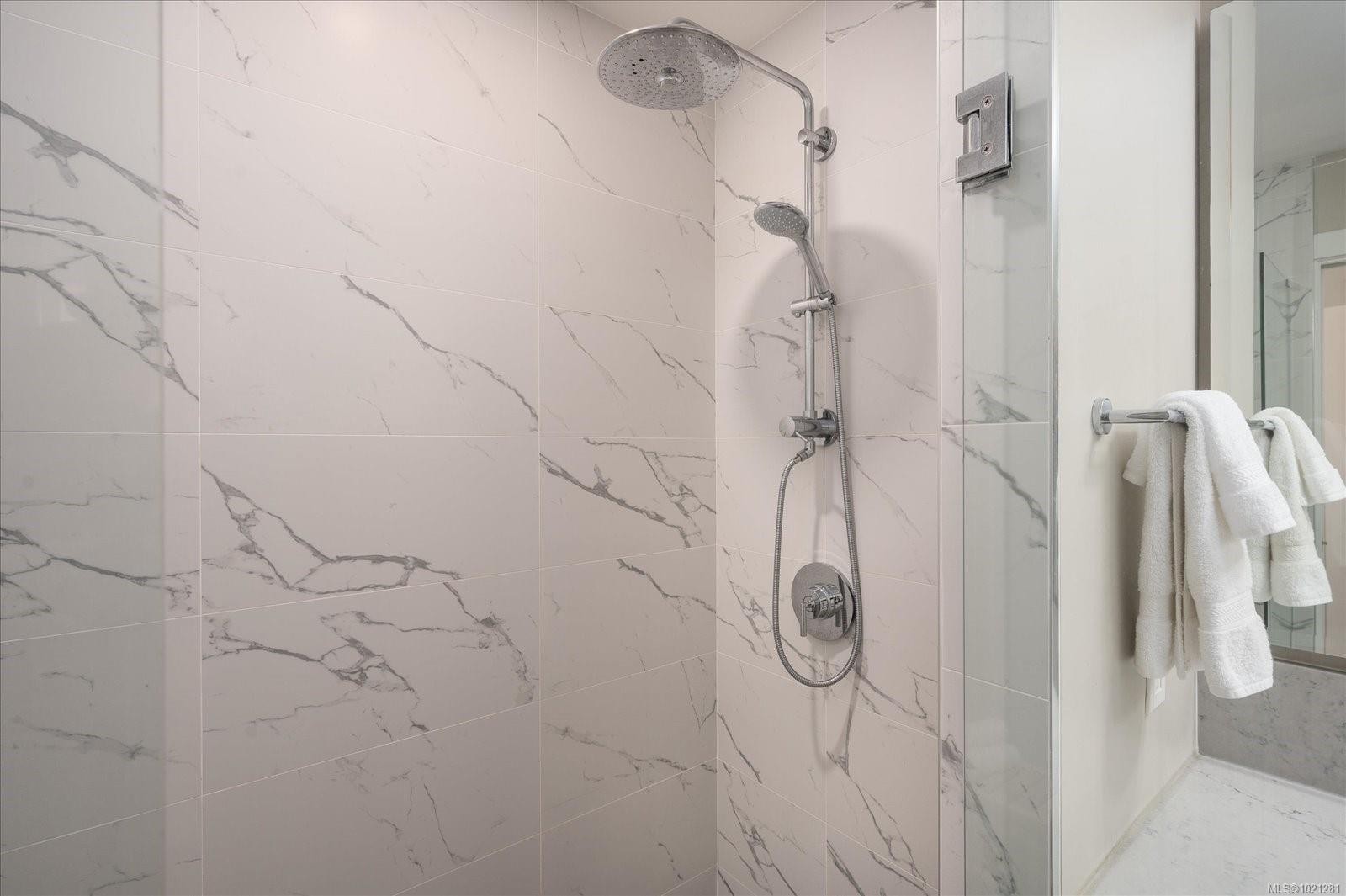 305-3529 Dolphin Dr, Nanoose Bay, BC - Indoor Photo Showing Bathroom