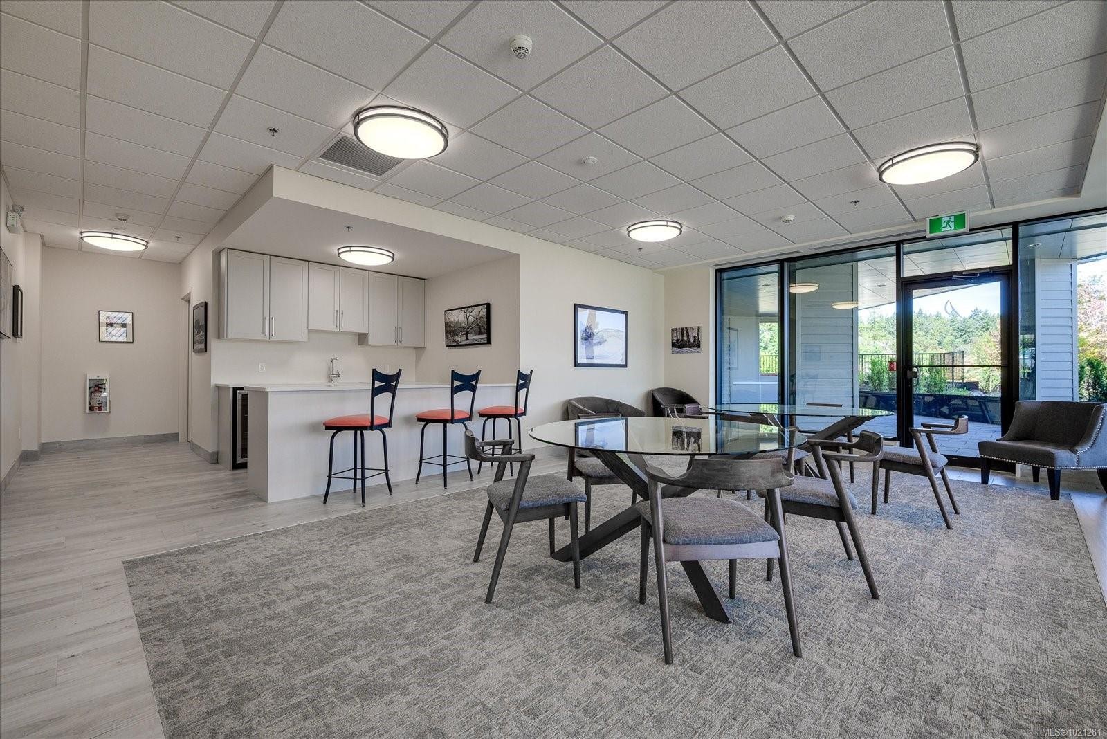 305-3529 Dolphin Dr, Nanoose Bay, BC - Indoor Photo Showing Dining Room