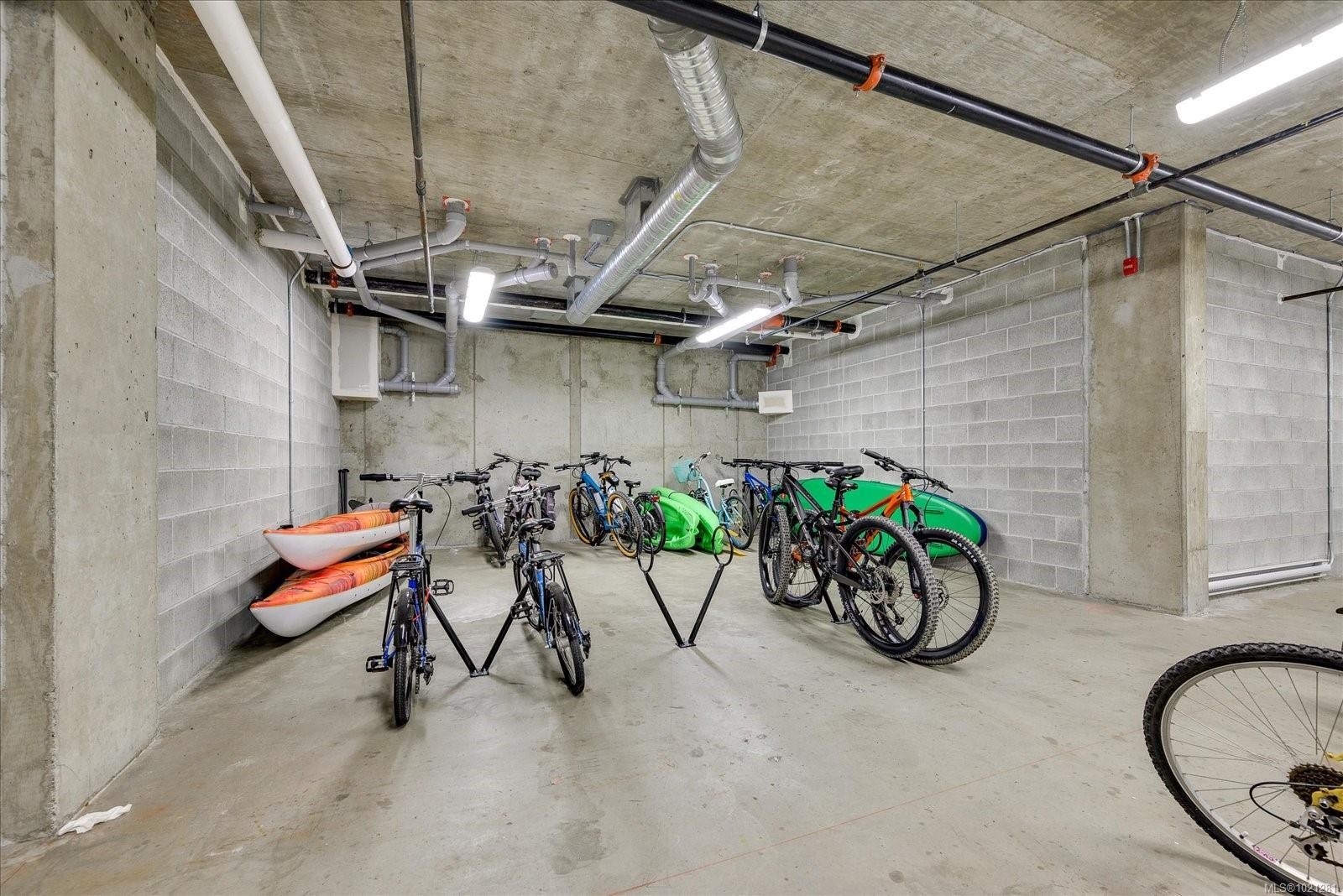 305-3529 Dolphin Dr, Nanoose Bay, BC - Indoor Photo Showing Garage