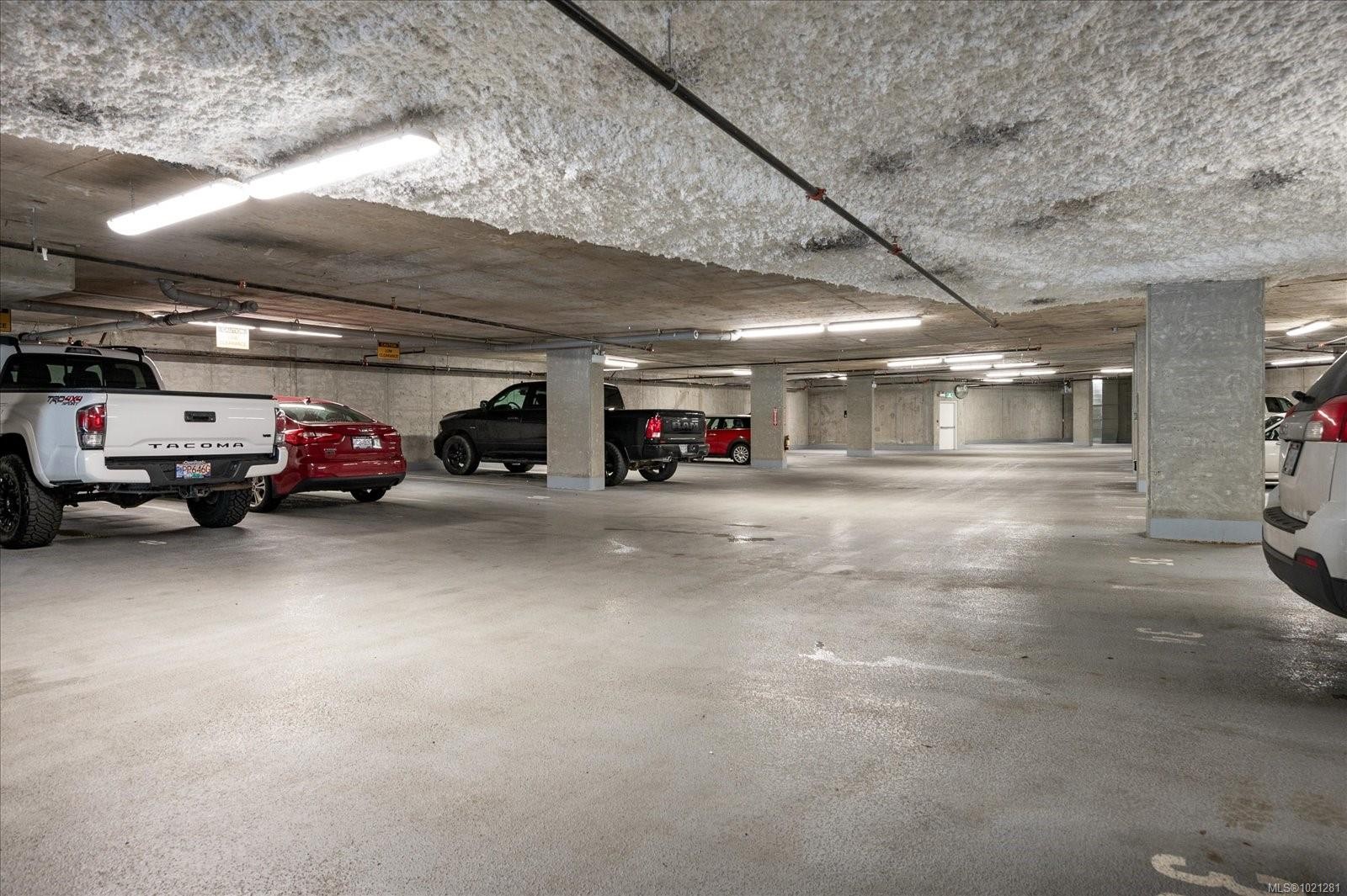 305-3529 Dolphin Dr, Nanoose Bay, BC - Indoor Photo Showing Garage