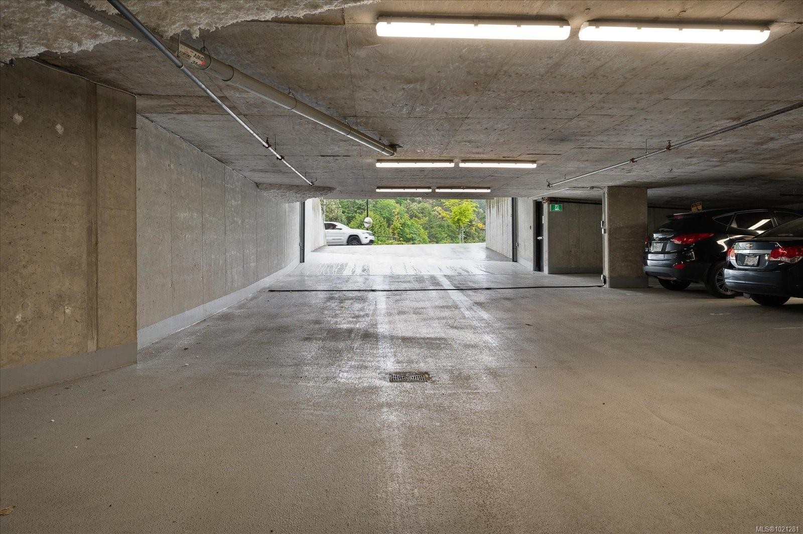 305-3529 Dolphin Dr, Nanoose Bay, BC - Indoor Photo Showing Garage