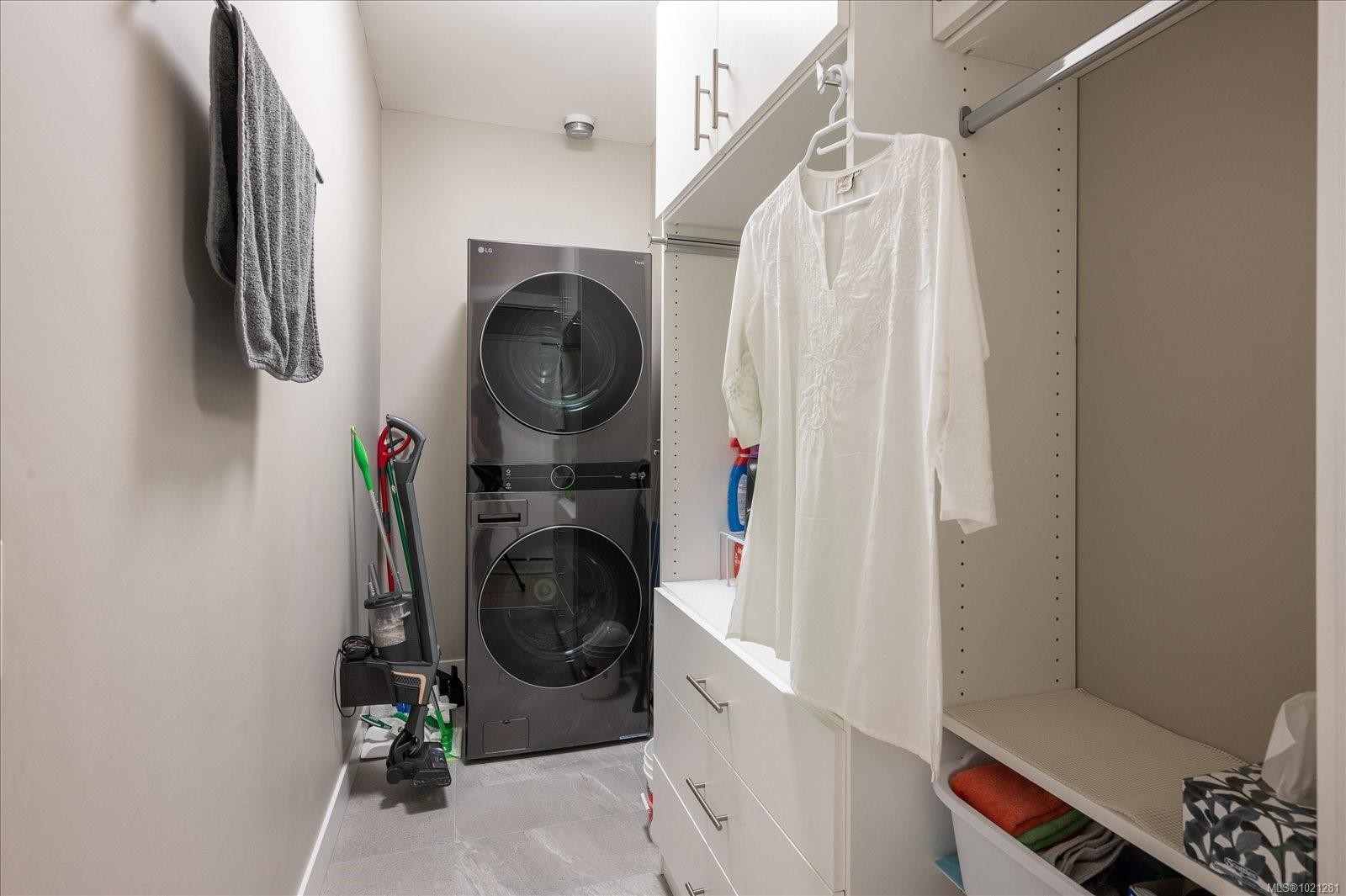 305-3529 Dolphin Dr, Nanoose Bay, BC - Indoor Photo Showing Laundry Room
