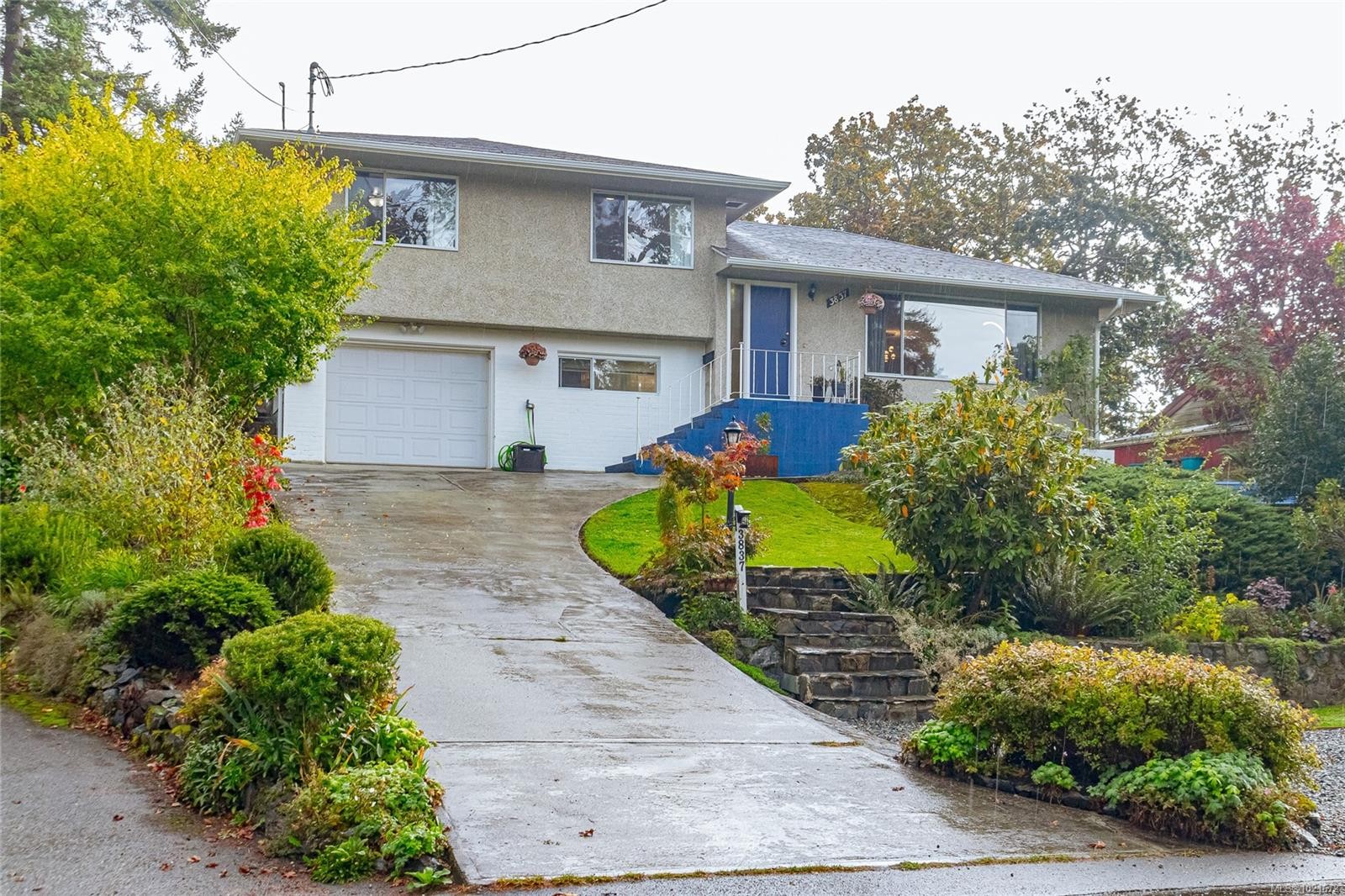 3837 Wilkinson Rd, Saanich, BC
