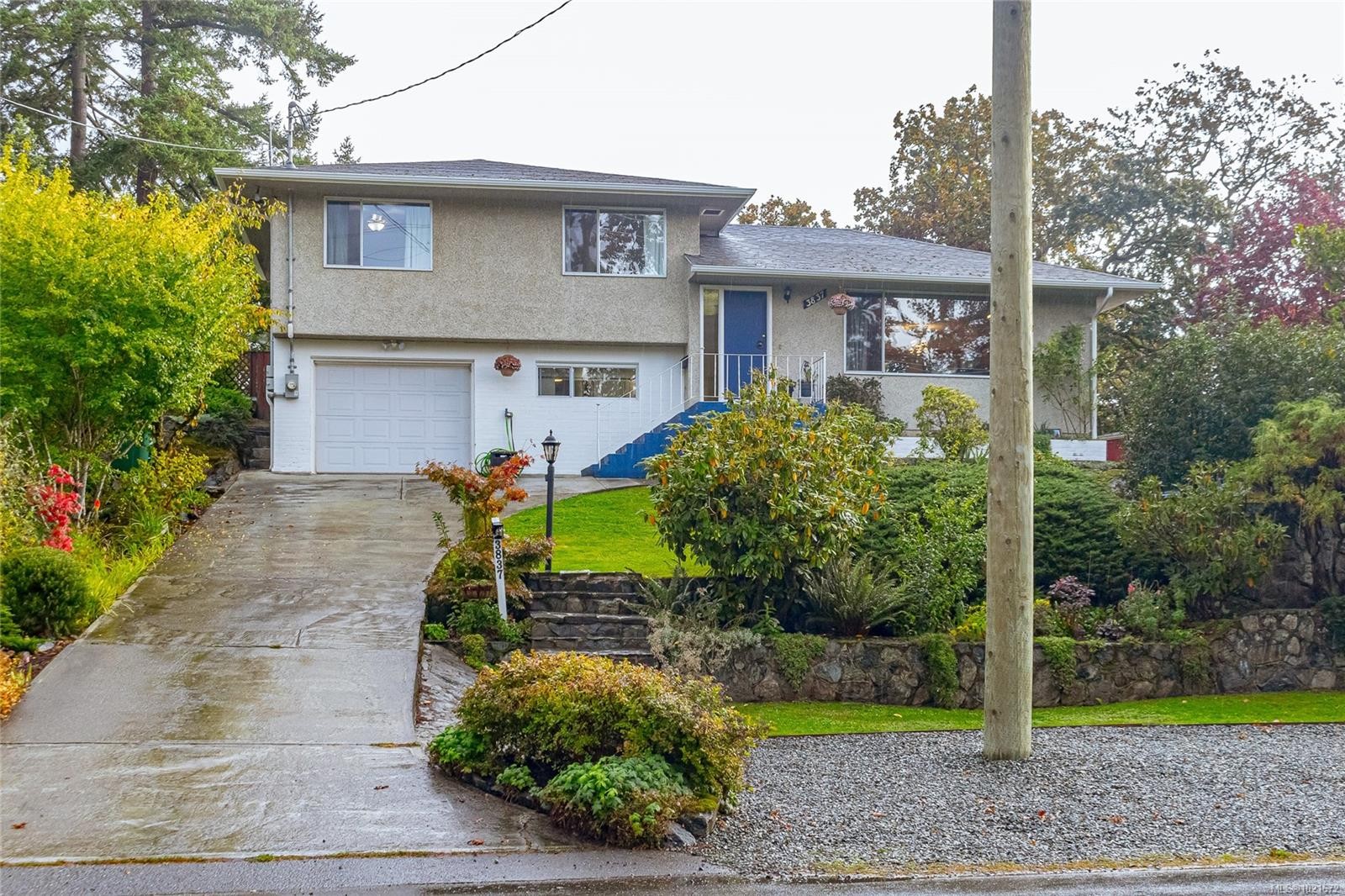 3837 Wilkinson Rd, Saanich, BC