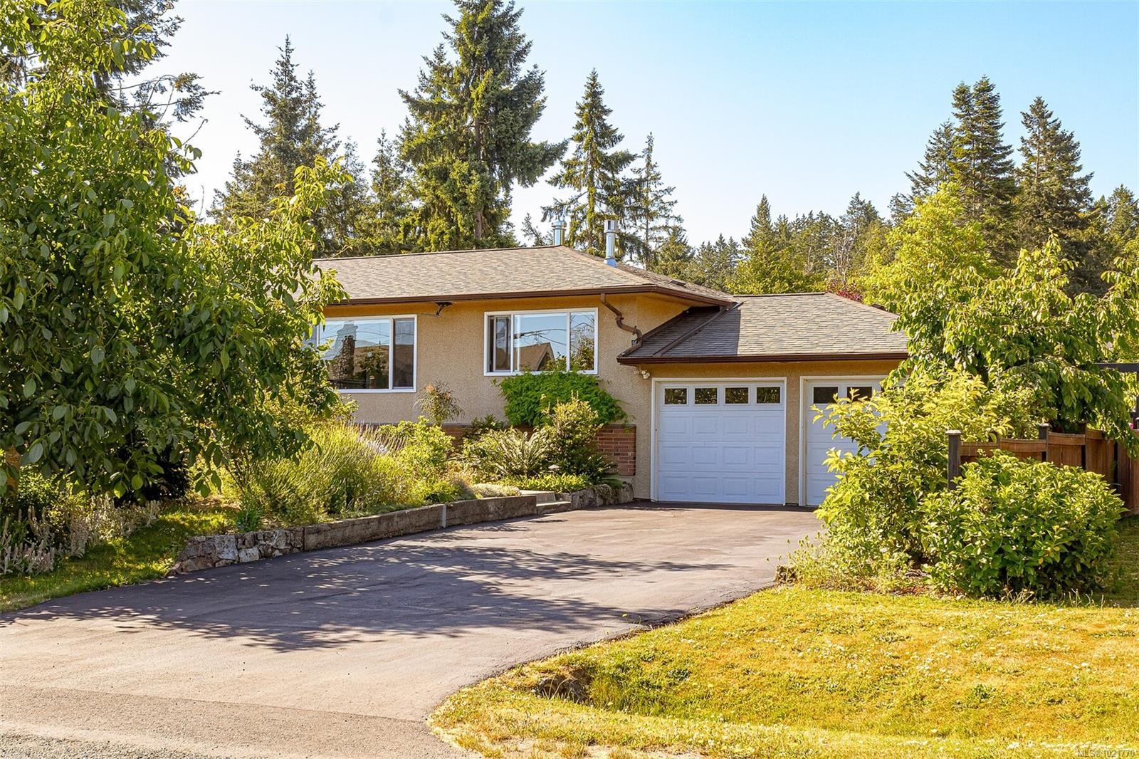 1961 Hovey Rd, Central Saanich, BC