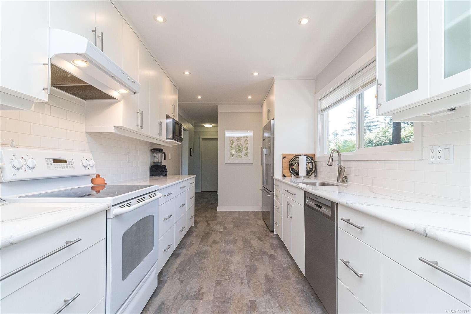 1961 Hovey Rd, Central Saanich, BC