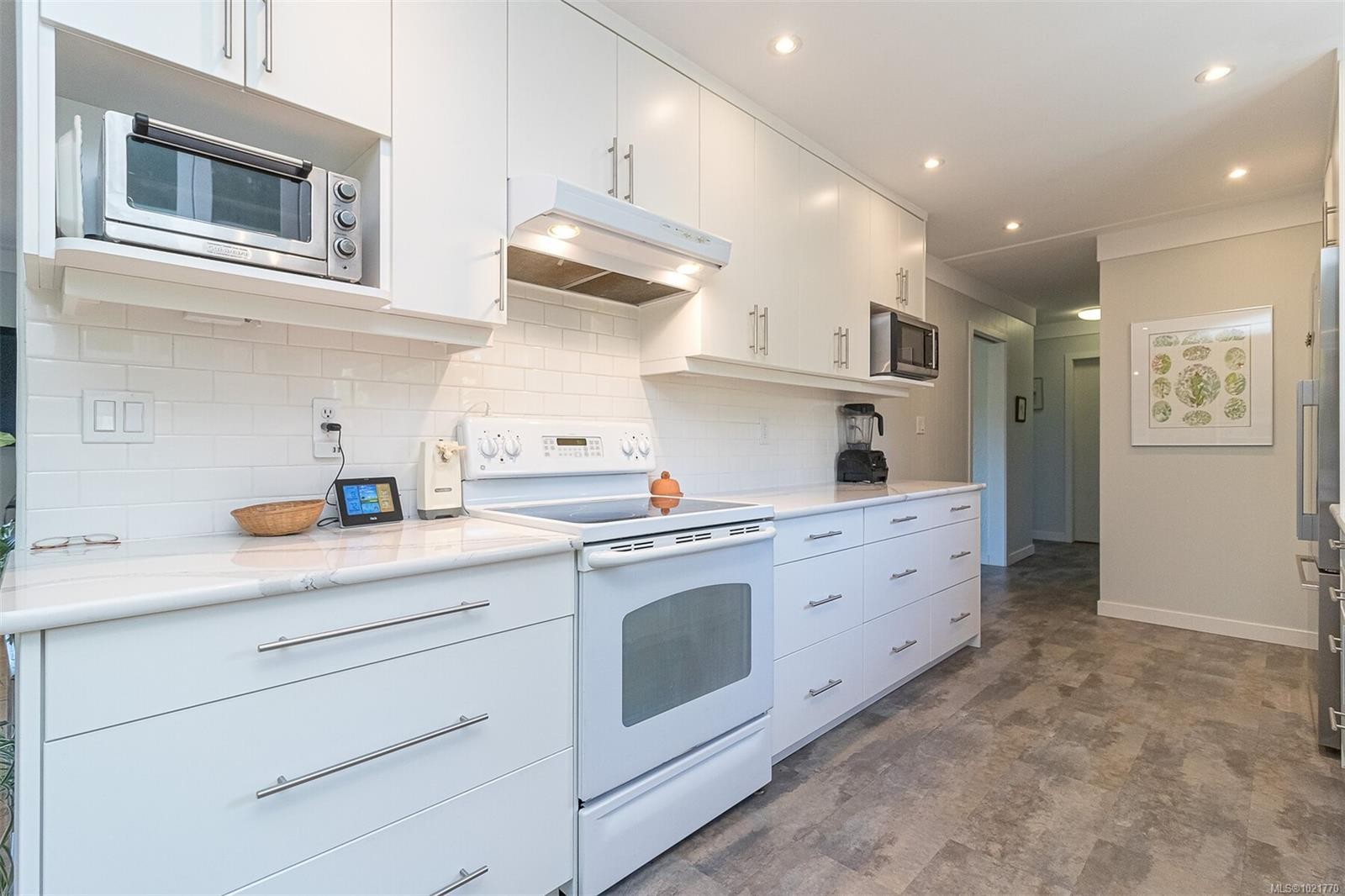 1961 Hovey Rd, Central Saanich, BC