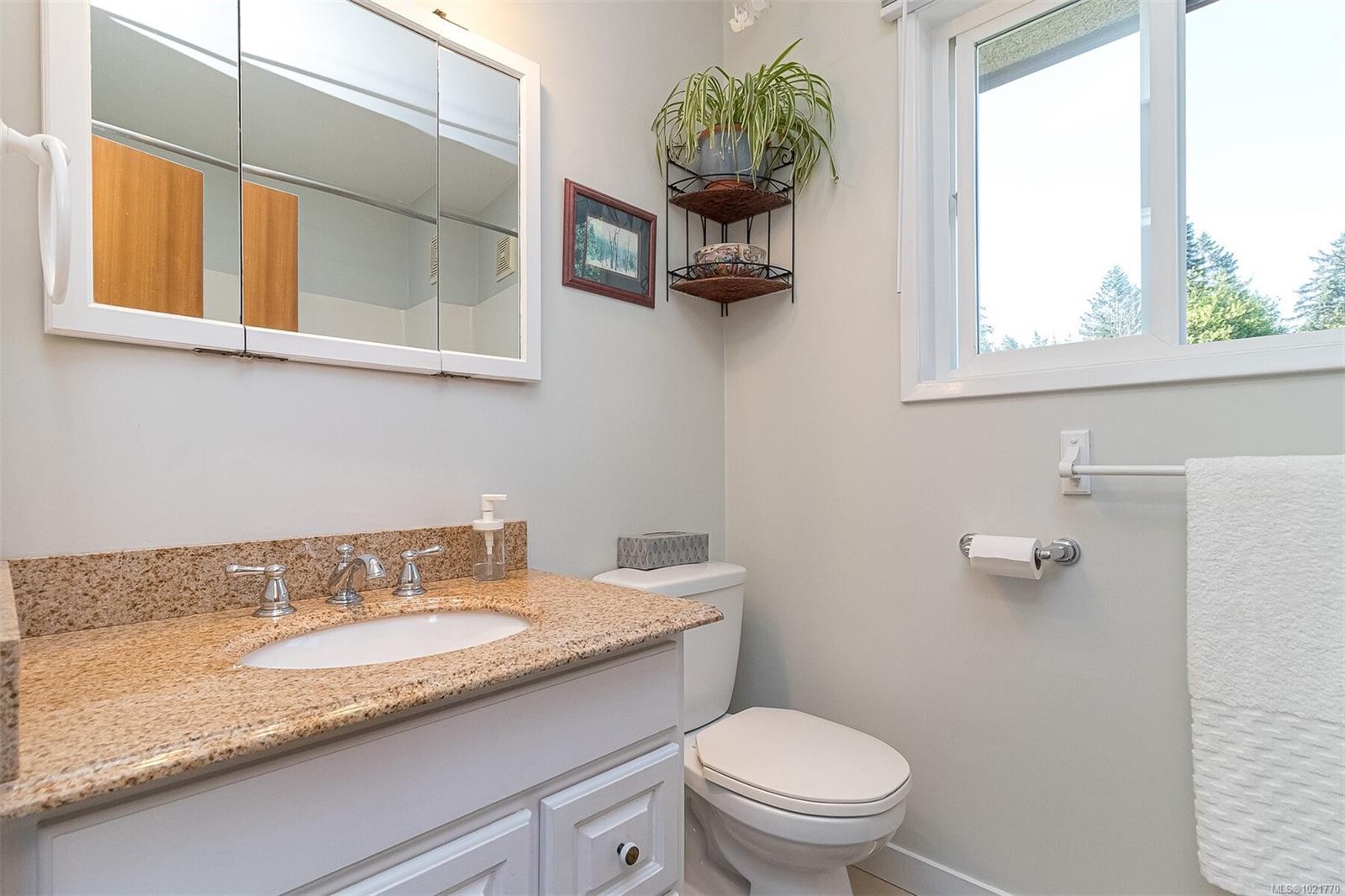 1961 Hovey Rd, Central Saanich, BC