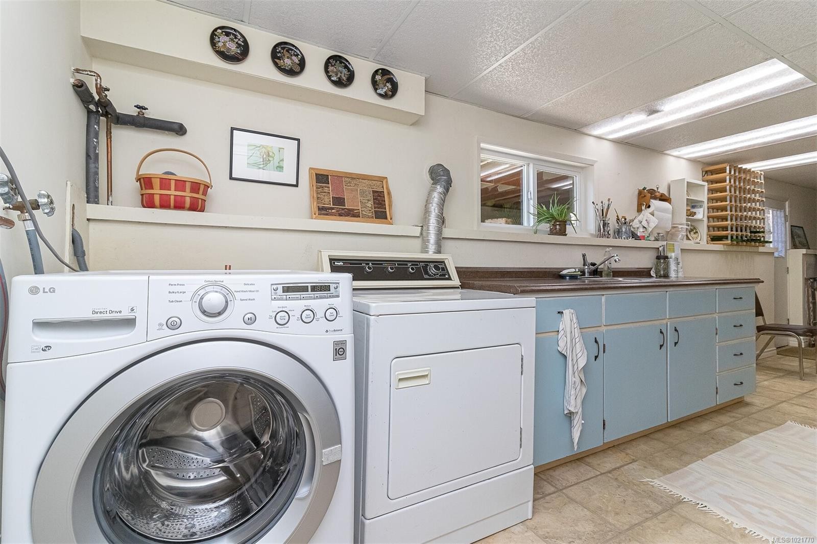 1961 Hovey Rd, Central Saanich, BC