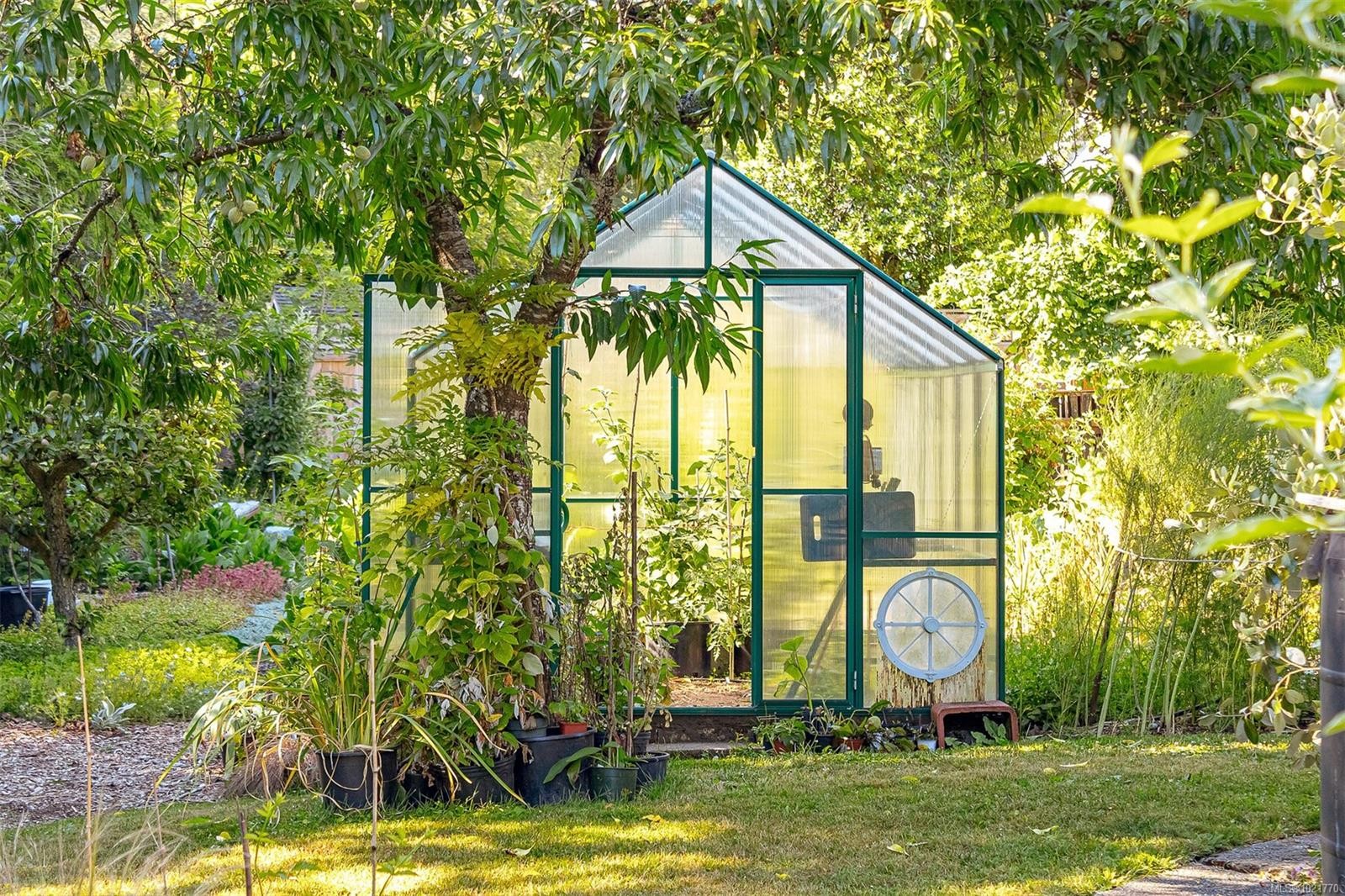 1961 Hovey Rd, Central Saanich, BC