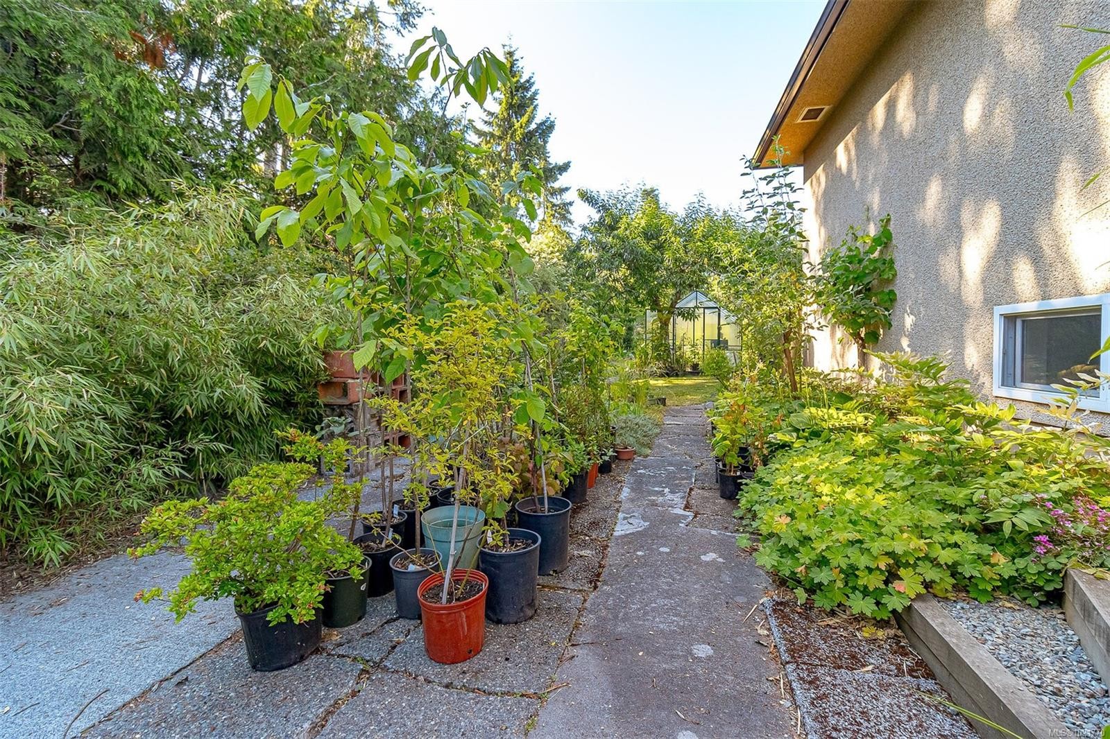 1961 Hovey Rd, Central Saanich, BC