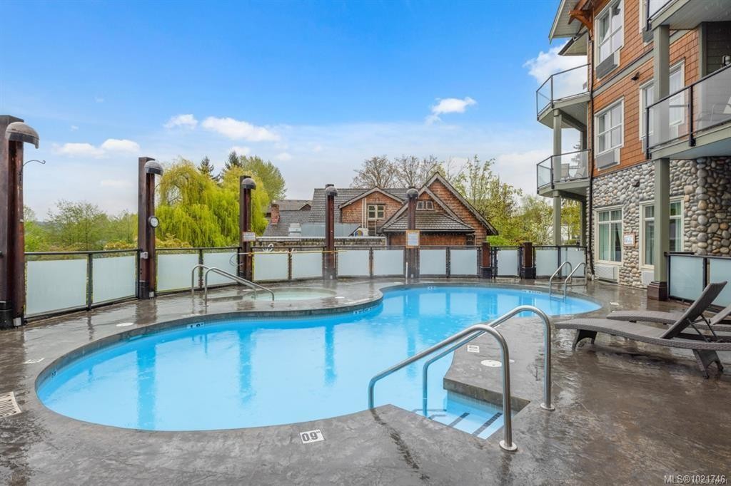 316D-1730 Riverside Lane, Courtenay, BC - Outdoor With In Ground Pool