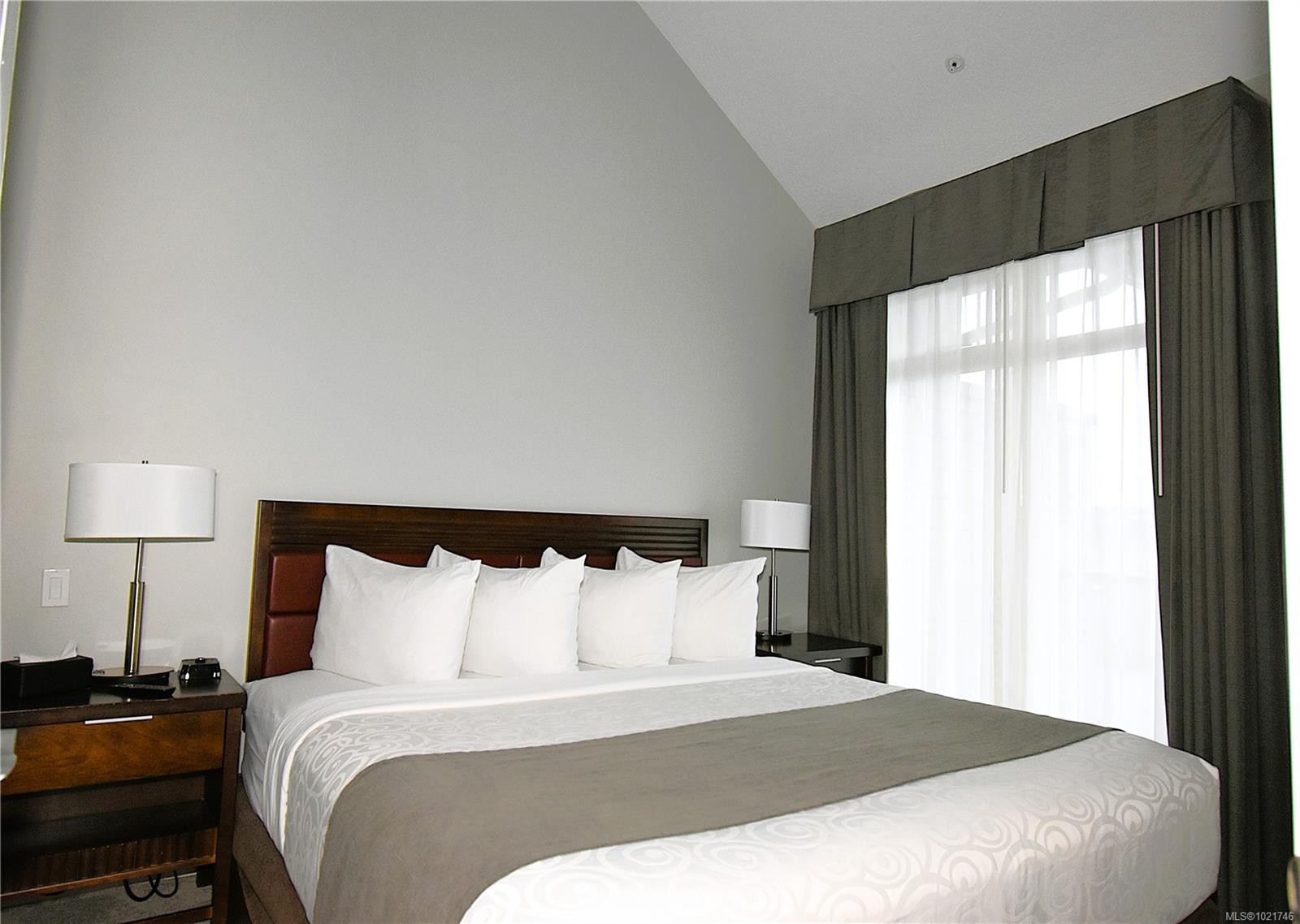 316D-1730 Riverside Lane, Courtenay, BC - Indoor Photo Showing Bedroom