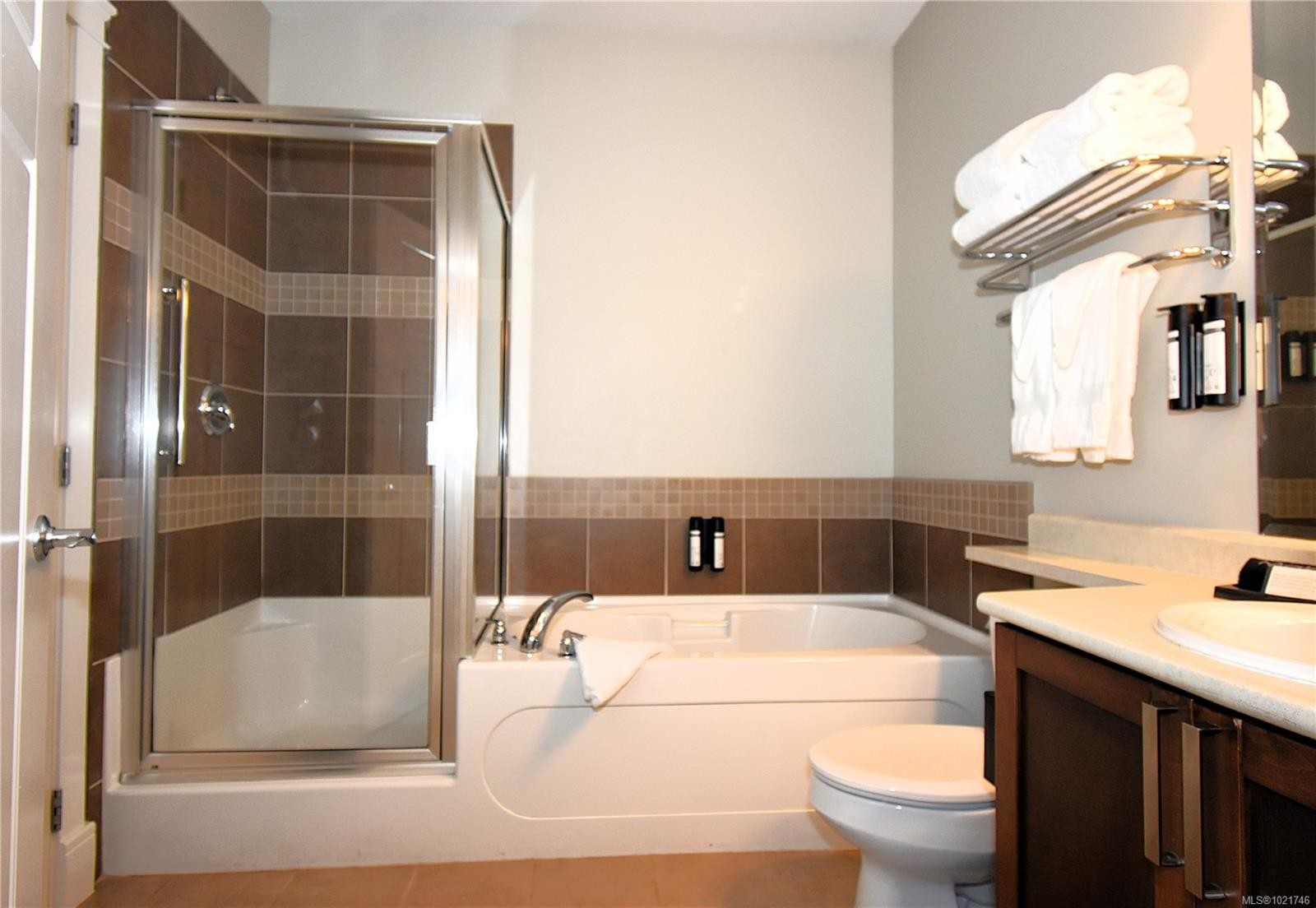 316D-1730 Riverside Lane, Courtenay, BC - Indoor Photo Showing Bathroom