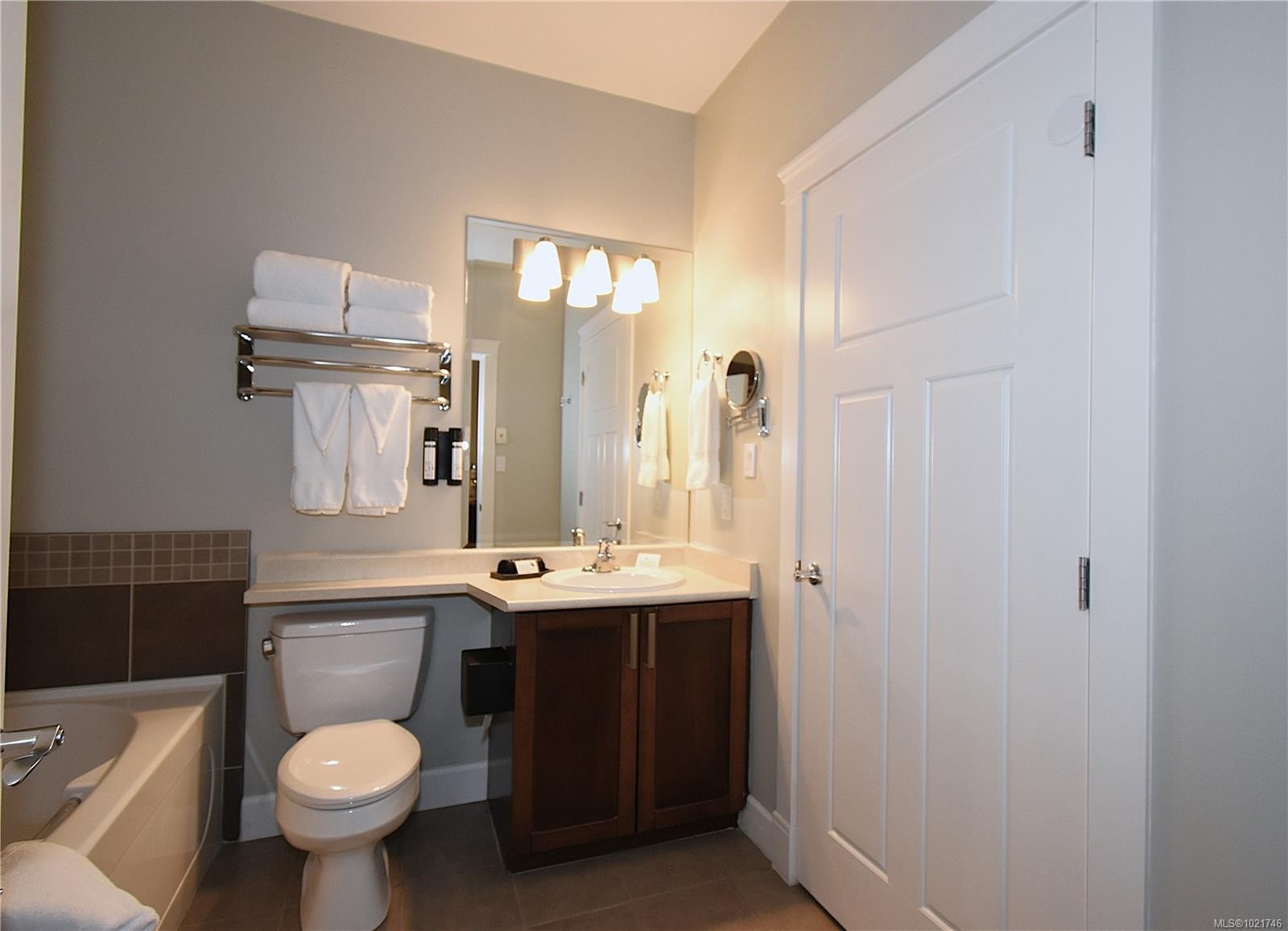 316D-1730 Riverside Lane, Courtenay, BC - Indoor Photo Showing Bathroom