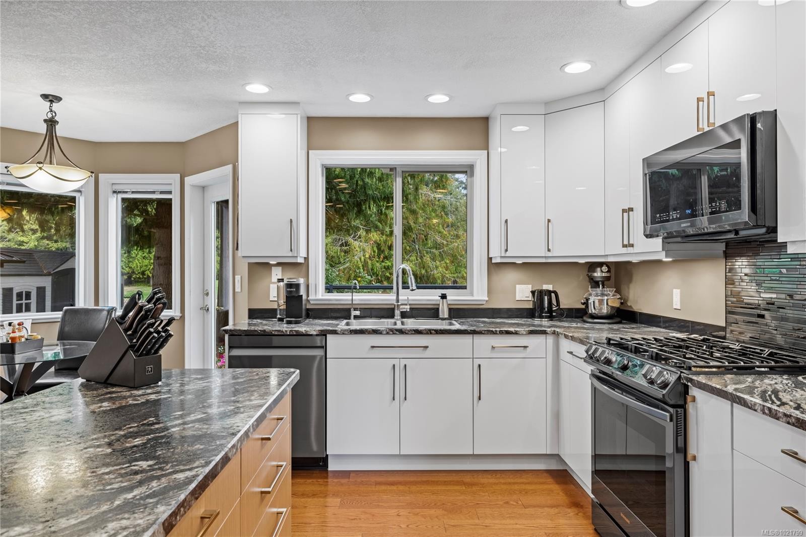 779 Mulholland Dr, Parksville, BC