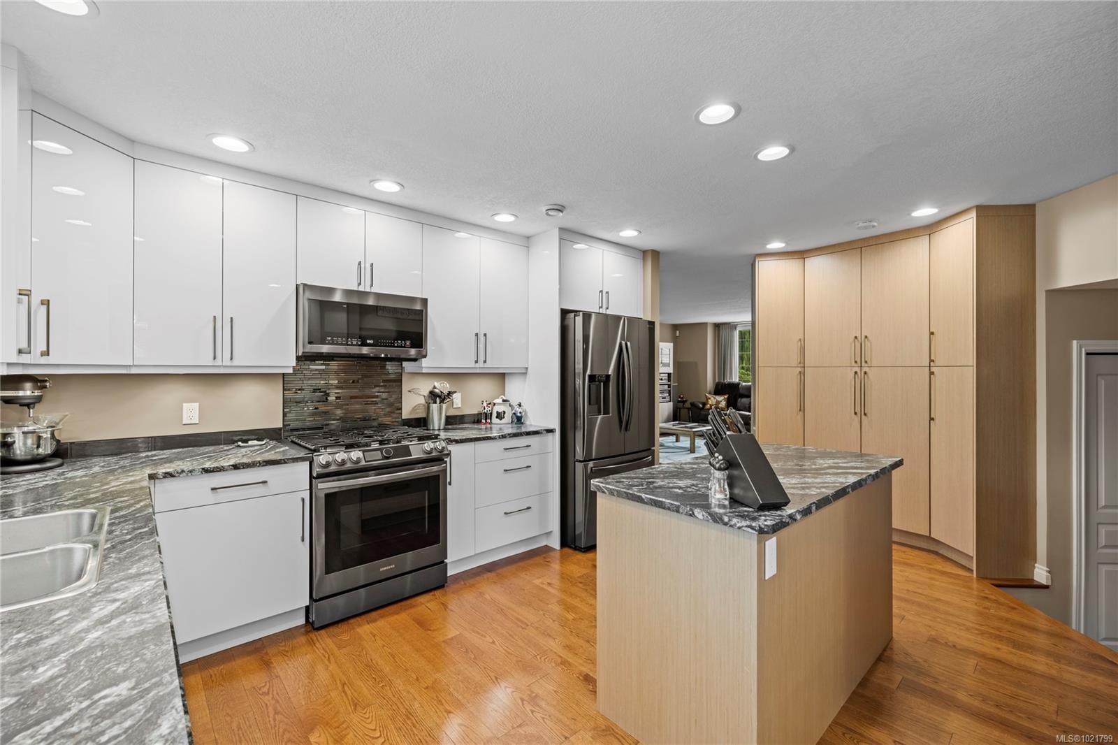 779 Mulholland Dr, Parksville, BC