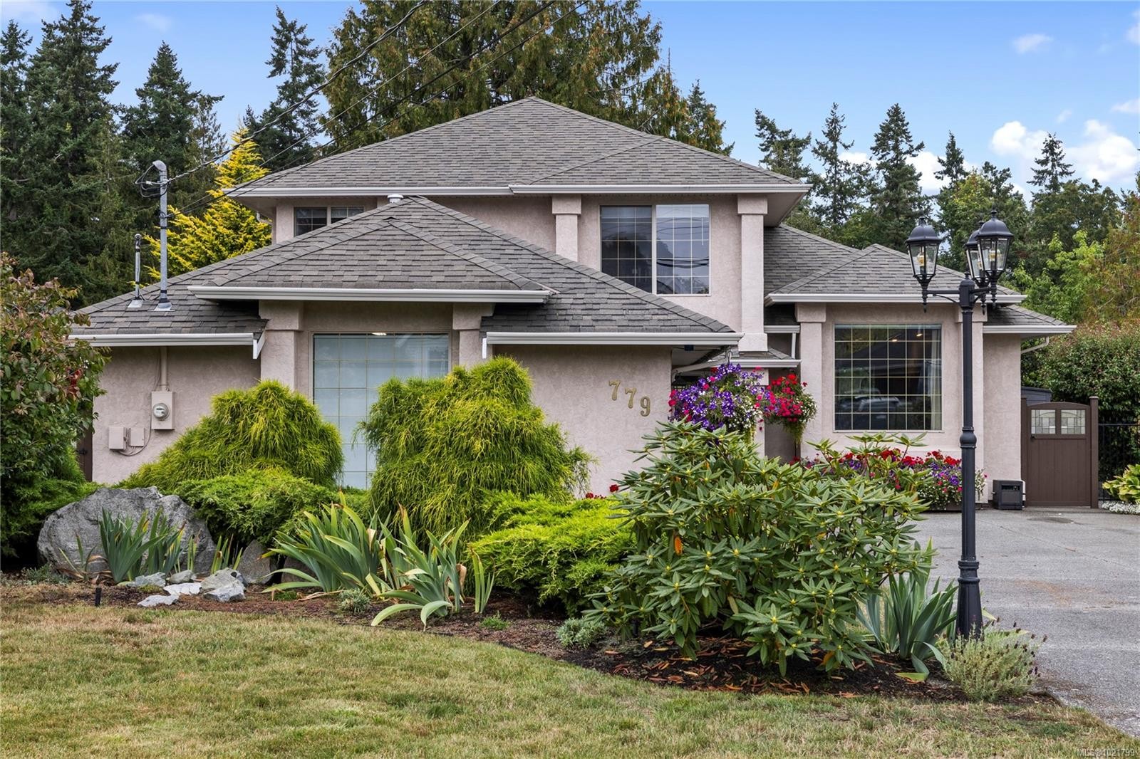 779 Mulholland Dr, Parksville, BC